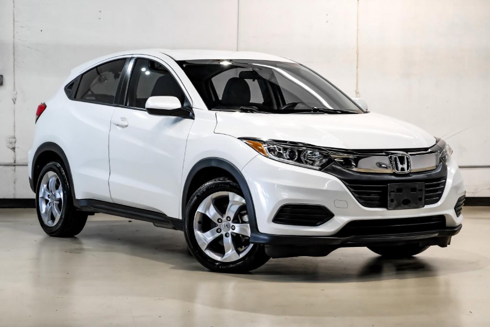 2020 Platinum White Pearl /Gray Honda HR-V LX (3CZRU6H30LM) with an 1.8L I4 SOHC 16V i-VTEC engine, CVT transmission, located at 15300 Midway Rd., Addison, TX, 75001, (972) 702-0011, 32.958321, -96.838074- Photo#5