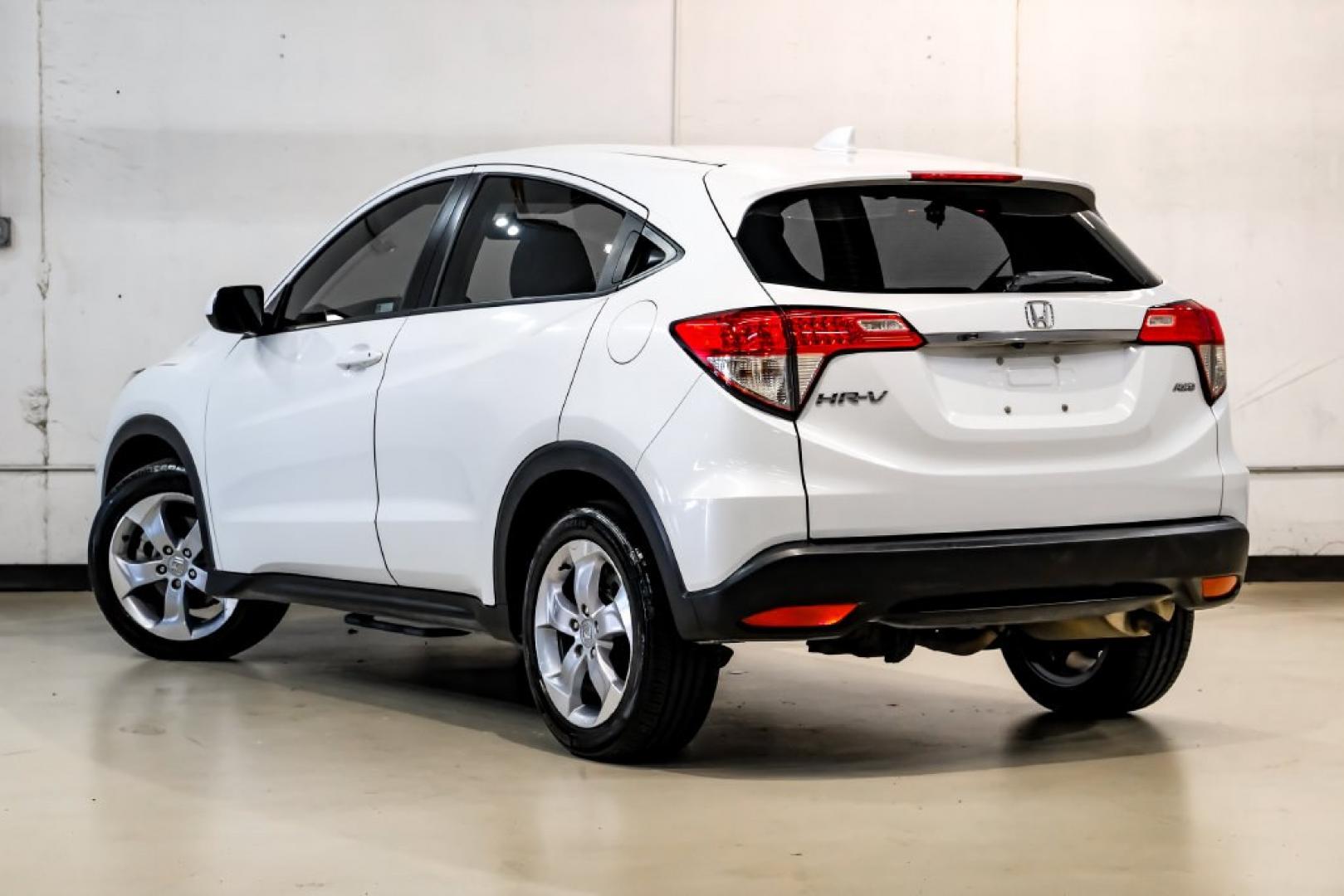 2020 Platinum White Pearl /Gray Honda HR-V LX (3CZRU6H30LM) with an 1.8L I4 SOHC 16V i-VTEC engine, CVT transmission, located at 15300 Midway Rd., Addison, TX, 75001, (972) 702-0011, 32.958321, -96.838074- Photo#9
