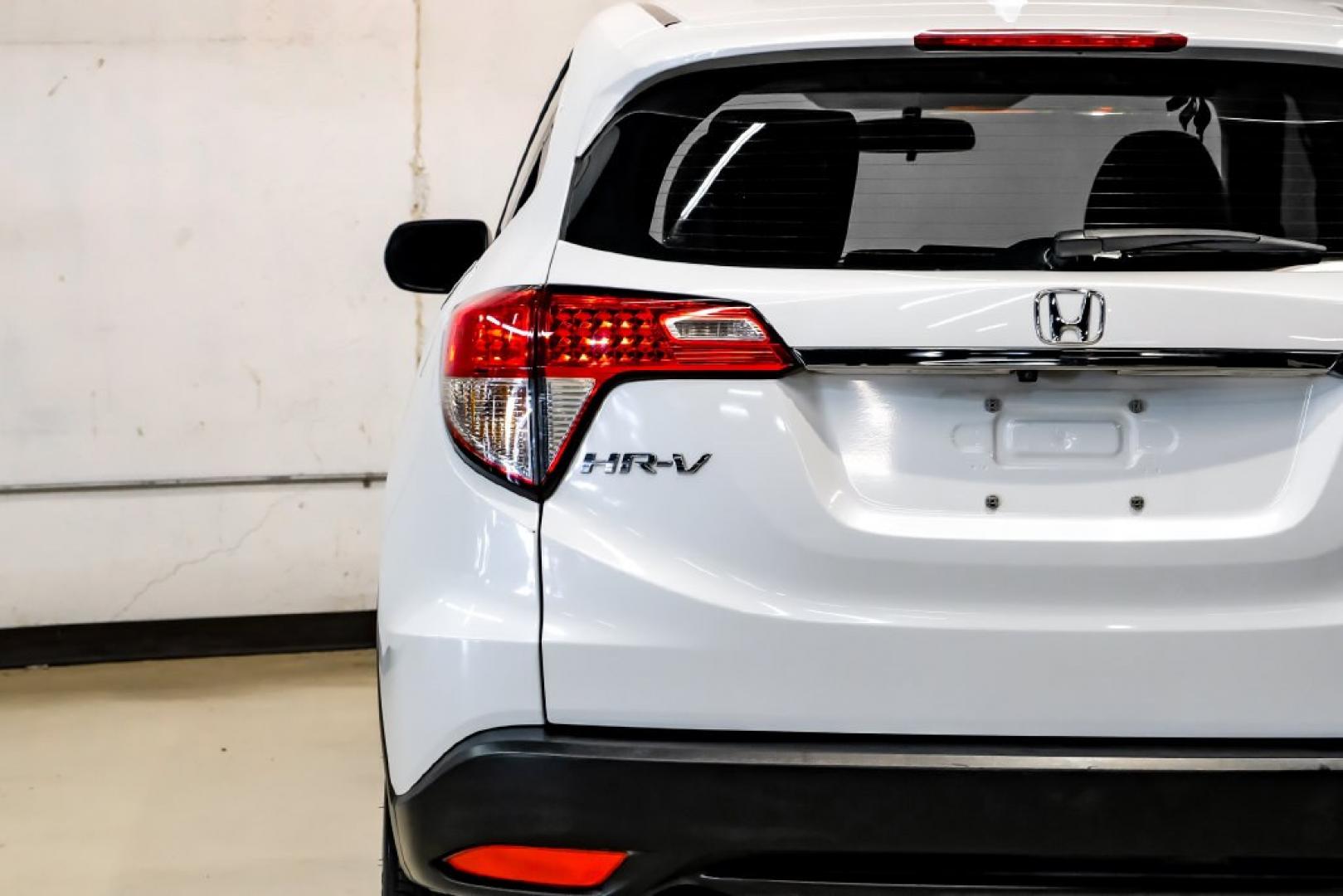 2020 Platinum White Pearl /Gray Honda HR-V LX (3CZRU6H30LM) with an 1.8L I4 SOHC 16V i-VTEC engine, CVT transmission, located at 15300 Midway Rd., Addison, TX, 75001, (972) 702-0011, 32.958321, -96.838074- Photo#43