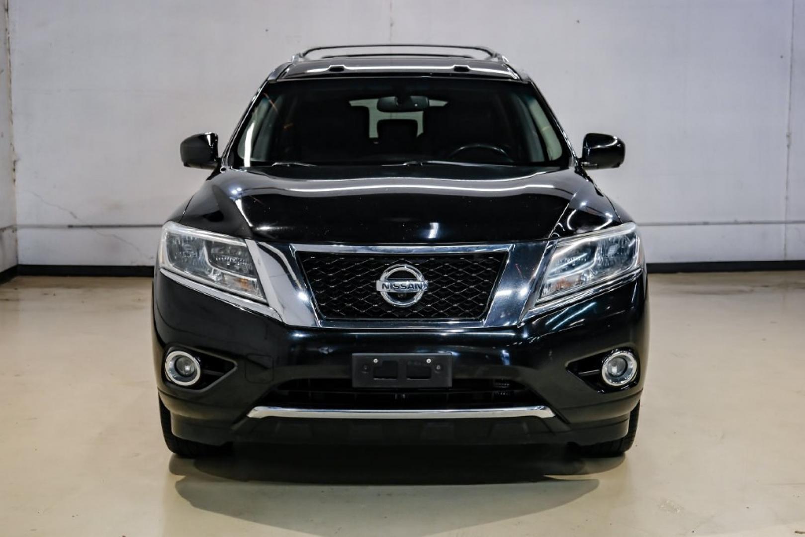 2014 Super Black /Charcoal Nissan Pathfinder Platinum (5N1AR2MN7EC) with an 3.5L V6 engine, CVT transmission, located at 15300 Midway Rd., Addison, TX, 75001, (972) 702-0011, 32.958321, -96.838074- Photo#4