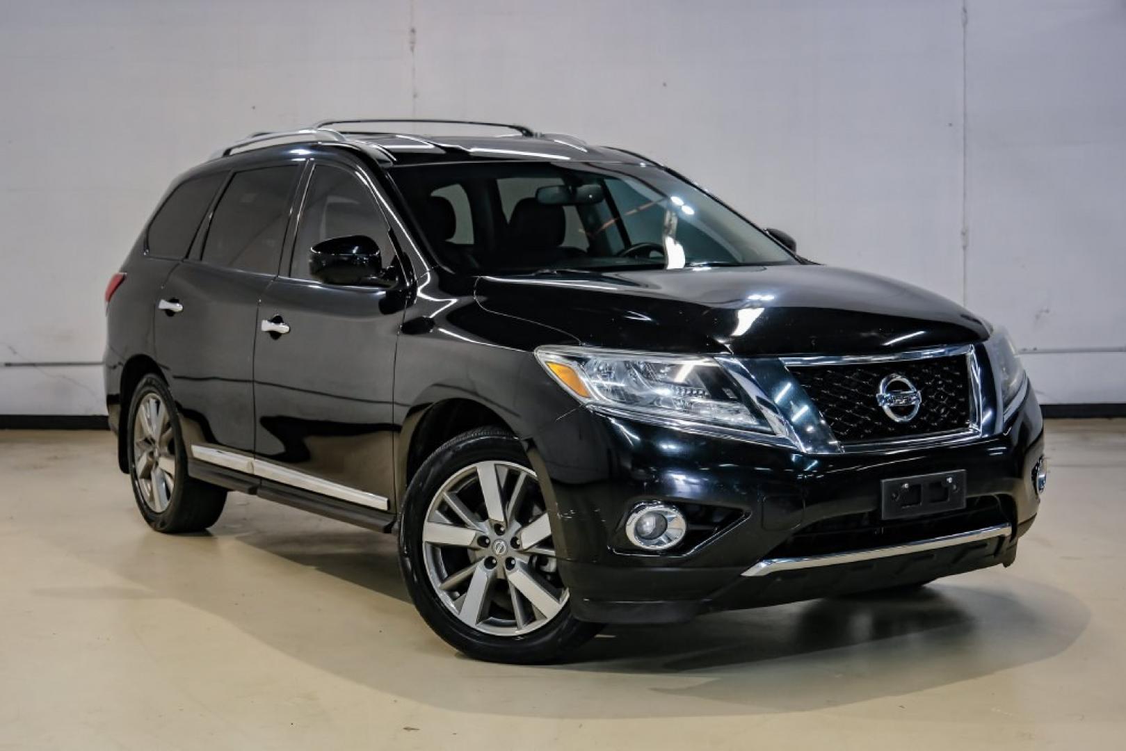 2014 Super Black /Charcoal Nissan Pathfinder Platinum (5N1AR2MN7EC) with an 3.5L V6 engine, CVT transmission, located at 15300 Midway Rd., Addison, TX, 75001, (972) 702-0011, 32.958321, -96.838074- Photo#5