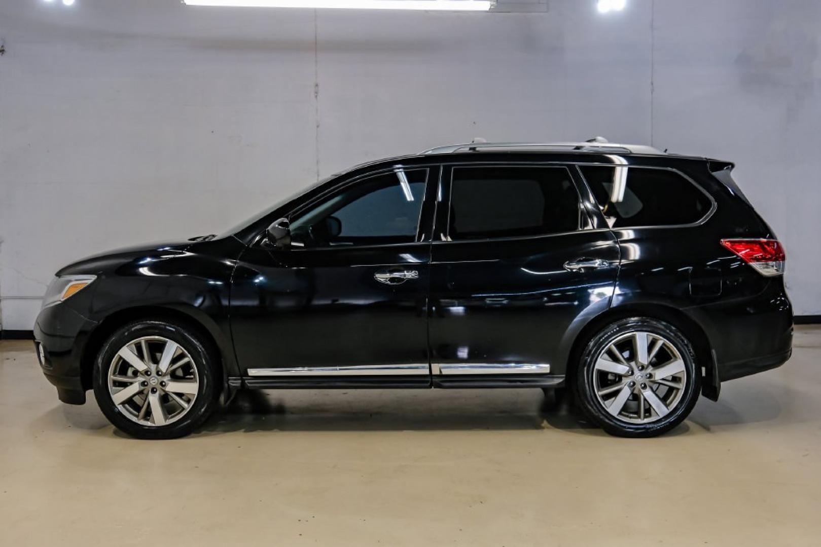2014 Super Black /Charcoal Nissan Pathfinder Platinum (5N1AR2MN7EC) with an 3.5L V6 engine, CVT transmission, located at 15300 Midway Rd., Addison, TX, 75001, (972) 702-0011, 32.958321, -96.838074- Photo#10