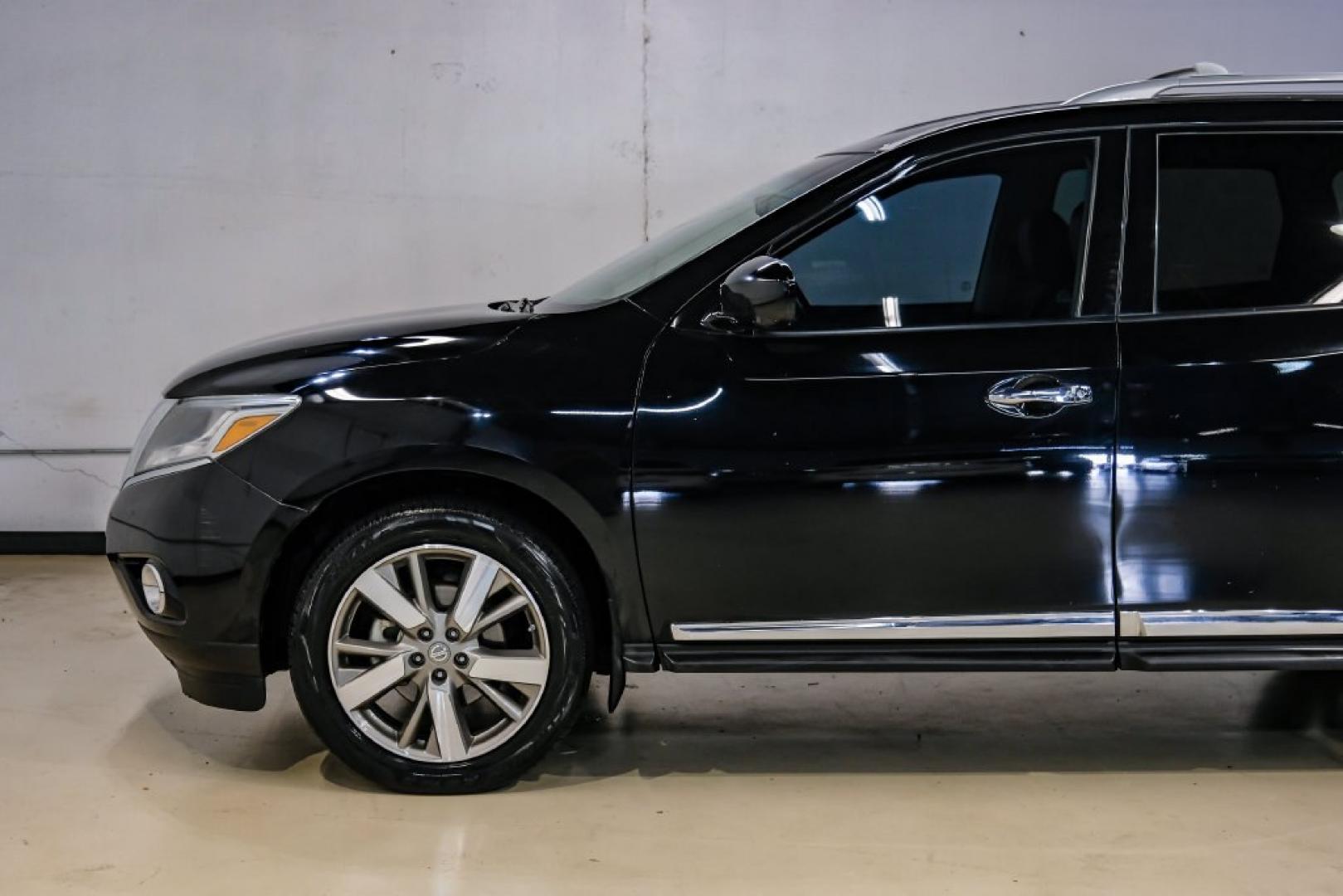 2014 Super Black /Charcoal Nissan Pathfinder Platinum (5N1AR2MN7EC) with an 3.5L V6 engine, CVT transmission, located at 15300 Midway Rd., Addison, TX, 75001, (972) 702-0011, 32.958321, -96.838074- Photo#11
