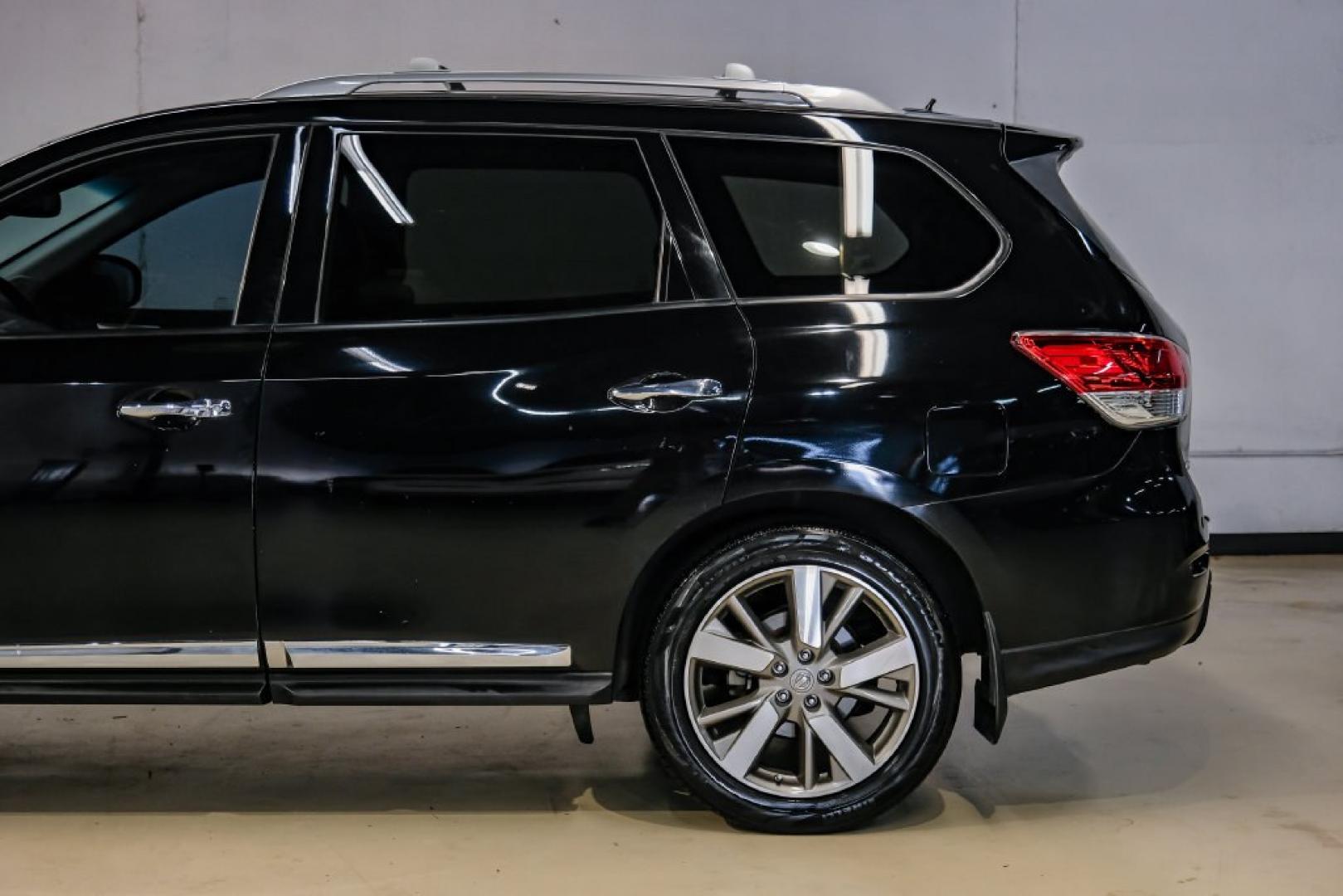 2014 Super Black /Charcoal Nissan Pathfinder Platinum (5N1AR2MN7EC) with an 3.5L V6 engine, CVT transmission, located at 15300 Midway Rd., Addison, TX, 75001, (972) 702-0011, 32.958321, -96.838074- Photo#12