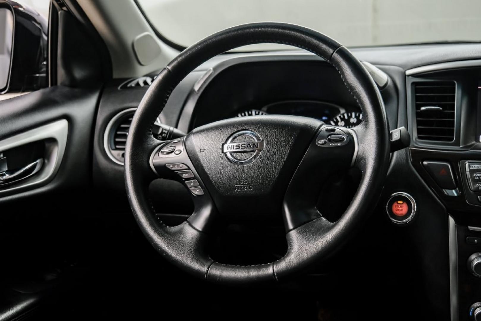 2014 Super Black /Charcoal Nissan Pathfinder Platinum (5N1AR2MN7EC) with an 3.5L V6 engine, CVT transmission, located at 15300 Midway Rd., Addison, TX, 75001, (972) 702-0011, 32.958321, -96.838074- Photo#17