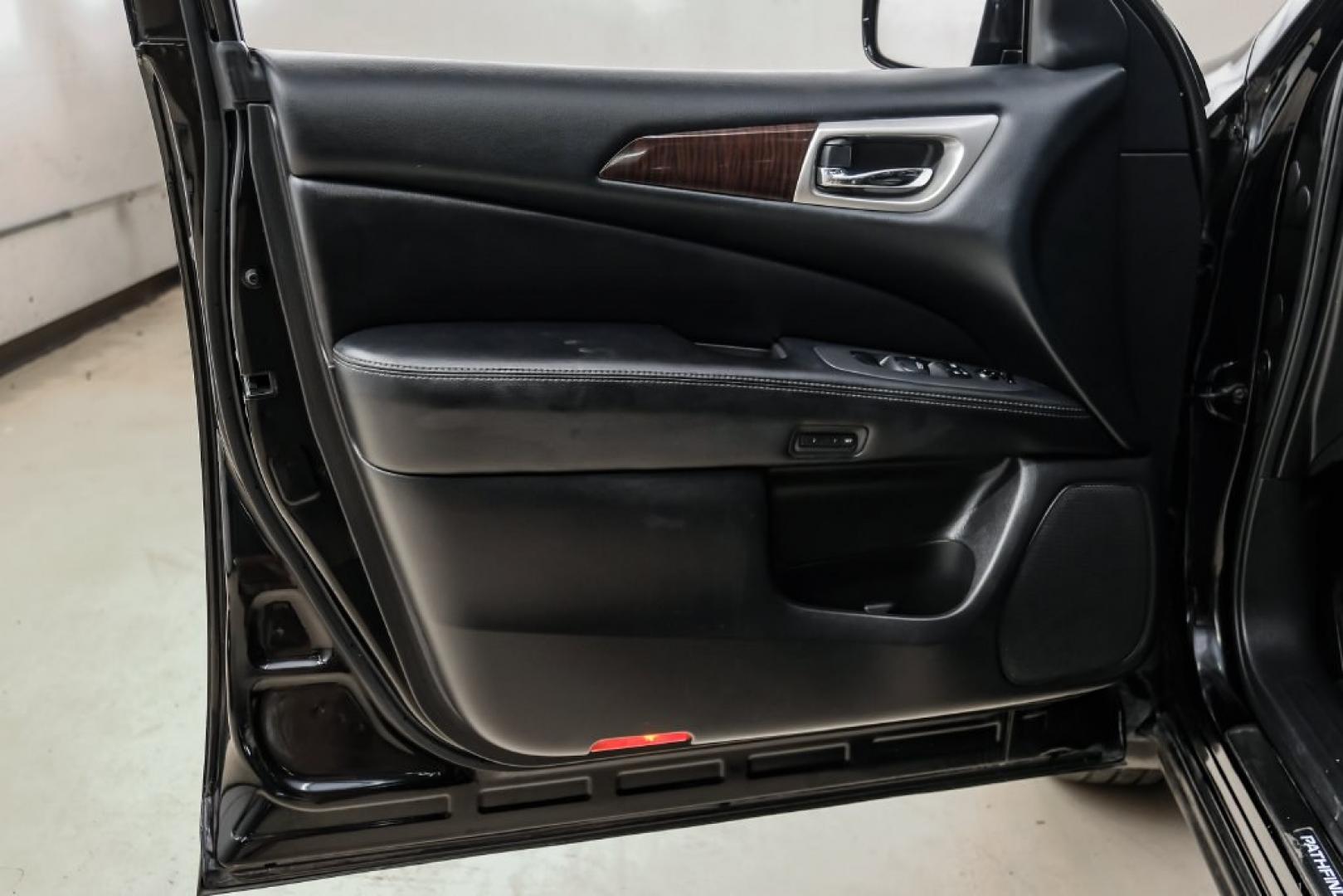 2014 Super Black /Charcoal Nissan Pathfinder Platinum (5N1AR2MN7EC) with an 3.5L V6 engine, CVT transmission, located at 15300 Midway Rd., Addison, TX, 75001, (972) 702-0011, 32.958321, -96.838074- Photo#50
