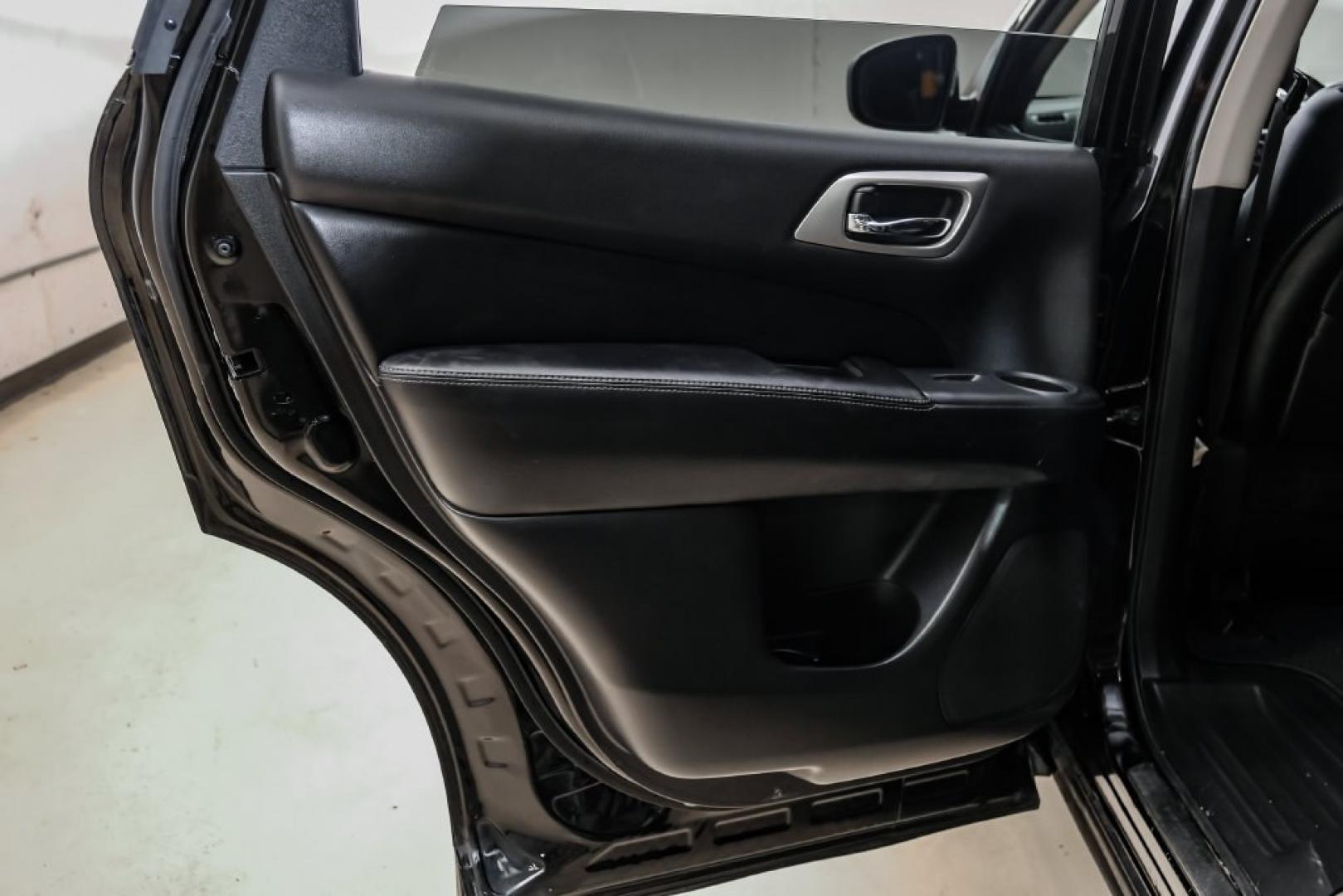 2014 Super Black /Charcoal Nissan Pathfinder Platinum (5N1AR2MN7EC) with an 3.5L V6 engine, CVT transmission, located at 15300 Midway Rd., Addison, TX, 75001, (972) 702-0011, 32.958321, -96.838074- Photo#54