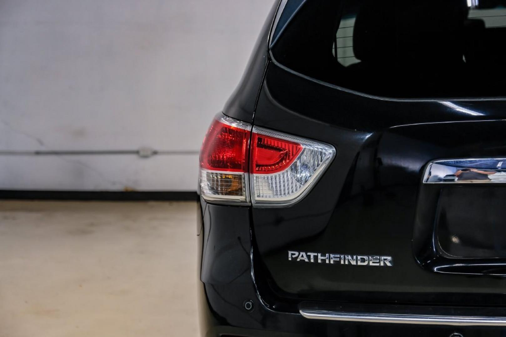 2014 Super Black /Charcoal Nissan Pathfinder Platinum (5N1AR2MN7EC) with an 3.5L V6 engine, CVT transmission, located at 15300 Midway Rd., Addison, TX, 75001, (972) 702-0011, 32.958321, -96.838074- Photo#57