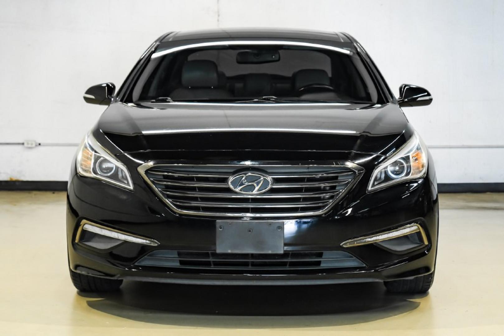 2015 Phantom Black /Gray Hyundai Sonata Limited (5NPE34AF4FH) with an 2.4L I4 DGI DOHC 16V ULEV II 185hp engine, Automatic transmission, located at 15300 Midway Rd., Addison, TX, 75001, (972) 702-0011, 32.958321, -96.838074- Photo#4