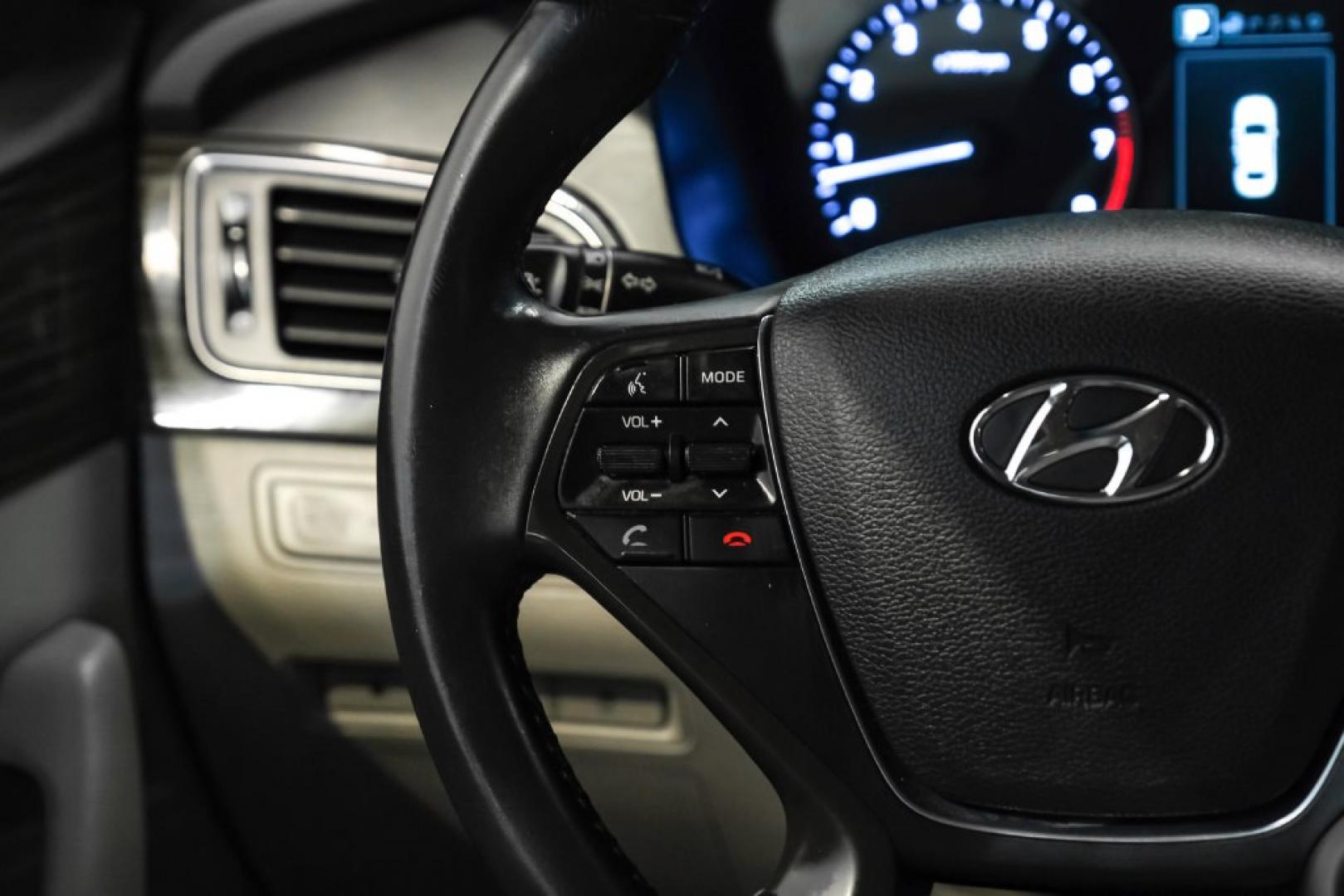 2015 Phantom Black /Gray Hyundai Sonata Limited (5NPE34AF4FH) with an 2.4L I4 DGI DOHC 16V ULEV II 185hp engine, Automatic transmission, located at 15300 Midway Rd., Addison, TX, 75001, (972) 702-0011, 32.958321, -96.838074- Photo#16