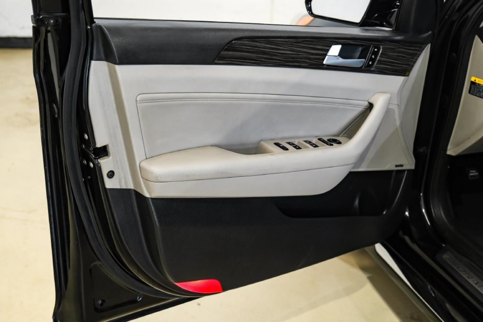 2015 Phantom Black /Gray Hyundai Sonata Limited (5NPE34AF4FH) with an 2.4L I4 DGI DOHC 16V ULEV II 185hp engine, Automatic transmission, located at 15300 Midway Rd., Addison, TX, 75001, (972) 702-0011, 32.958321, -96.838074- Photo#36