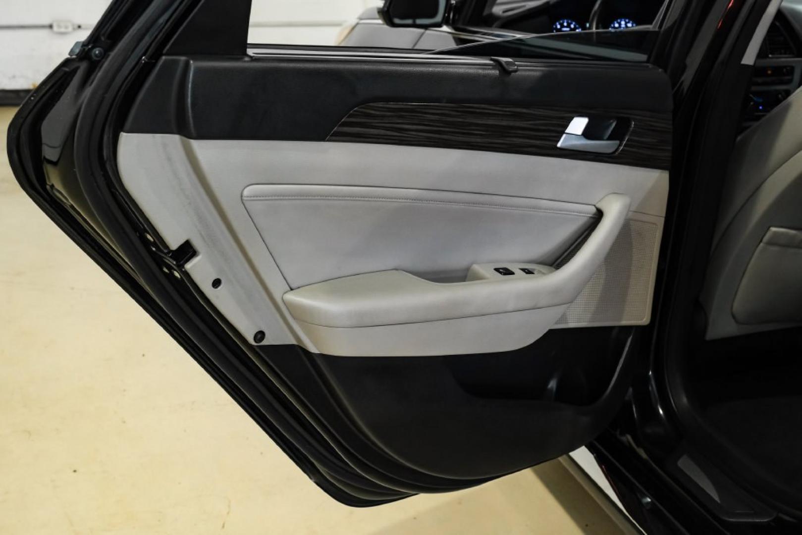 2015 Phantom Black /Gray Hyundai Sonata Limited (5NPE34AF4FH) with an 2.4L I4 DGI DOHC 16V ULEV II 185hp engine, Automatic transmission, located at 15300 Midway Rd., Addison, TX, 75001, (972) 702-0011, 32.958321, -96.838074- Photo#39