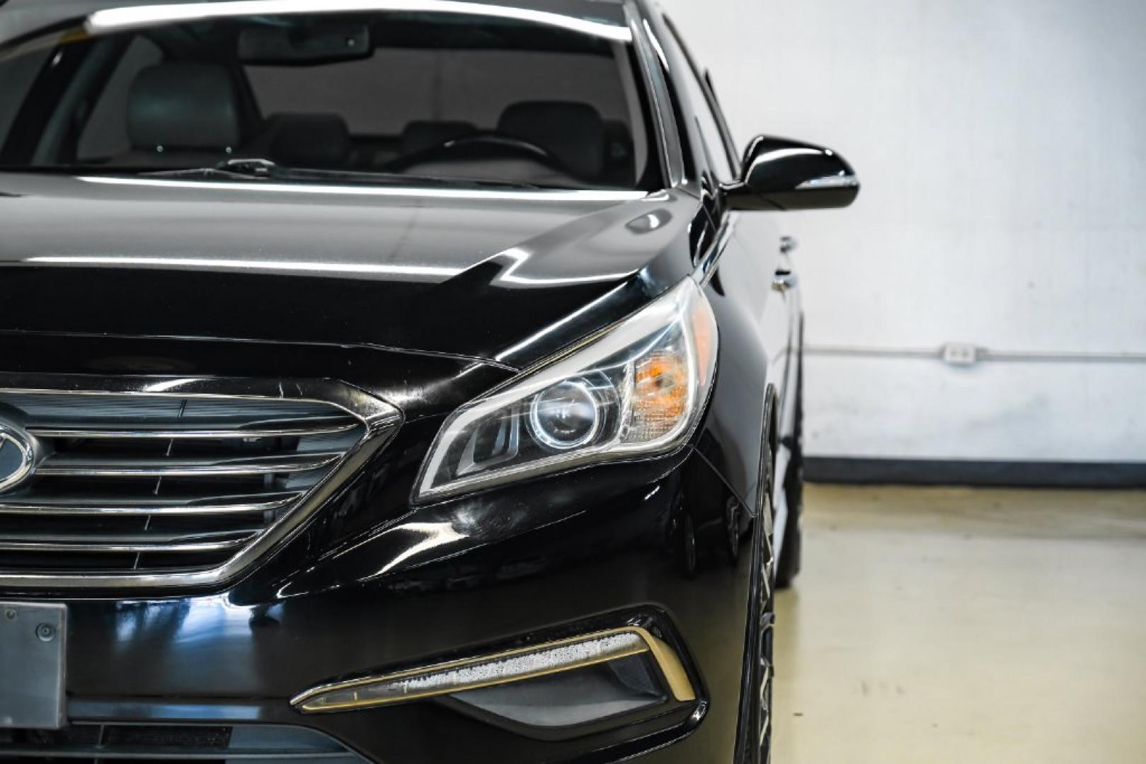 2015 Phantom Black /Gray Hyundai Sonata Limited (5NPE34AF4FH) with an 2.4L I4 DGI DOHC 16V ULEV II 185hp engine, Automatic transmission, located at 15300 Midway Rd., Addison, TX, 75001, (972) 702-0011, 32.958321, -96.838074- Photo#41