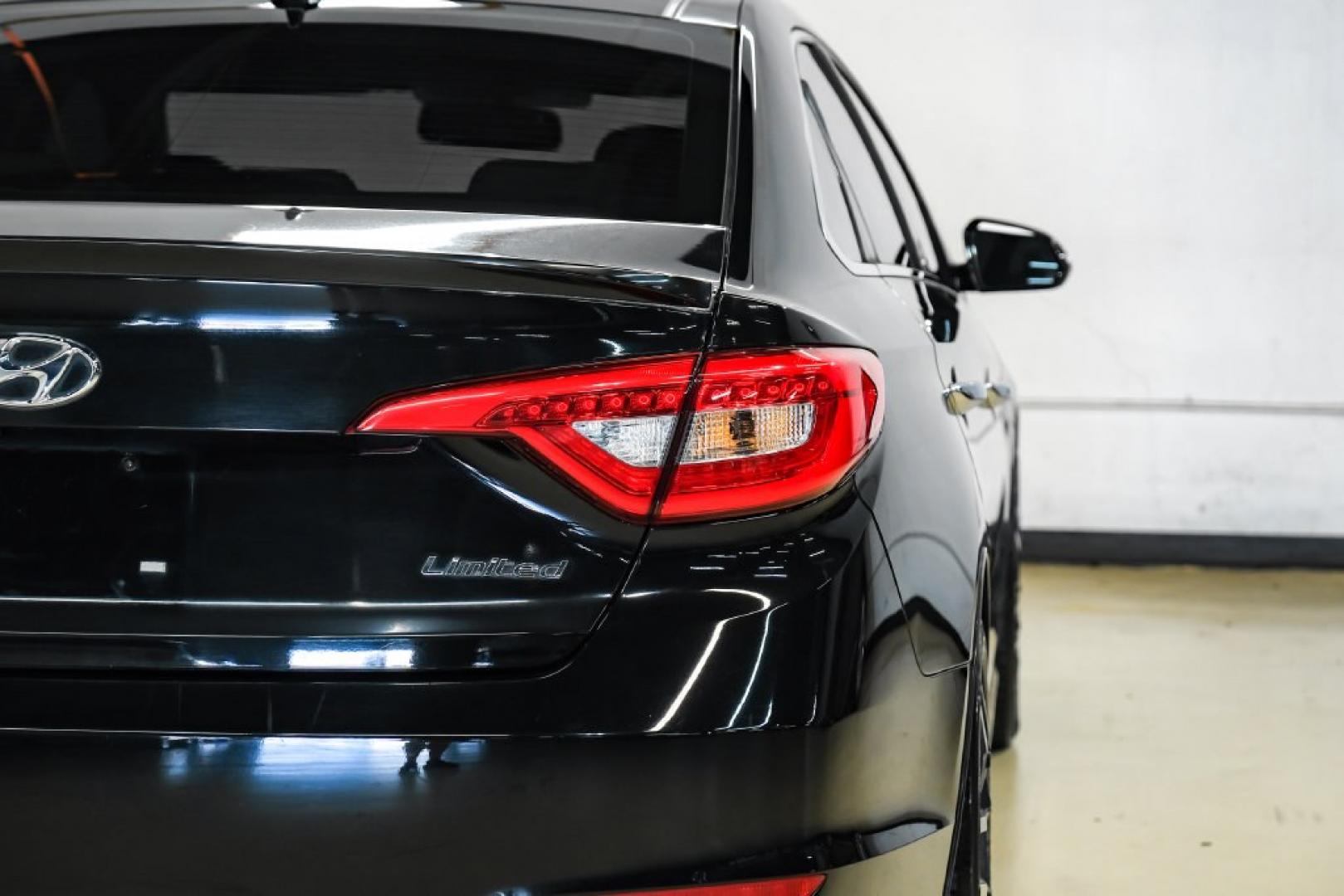 2015 Phantom Black /Gray Hyundai Sonata Limited (5NPE34AF4FH) with an 2.4L I4 DGI DOHC 16V ULEV II 185hp engine, Automatic transmission, located at 15300 Midway Rd., Addison, TX, 75001, (972) 702-0011, 32.958321, -96.838074- Photo#42