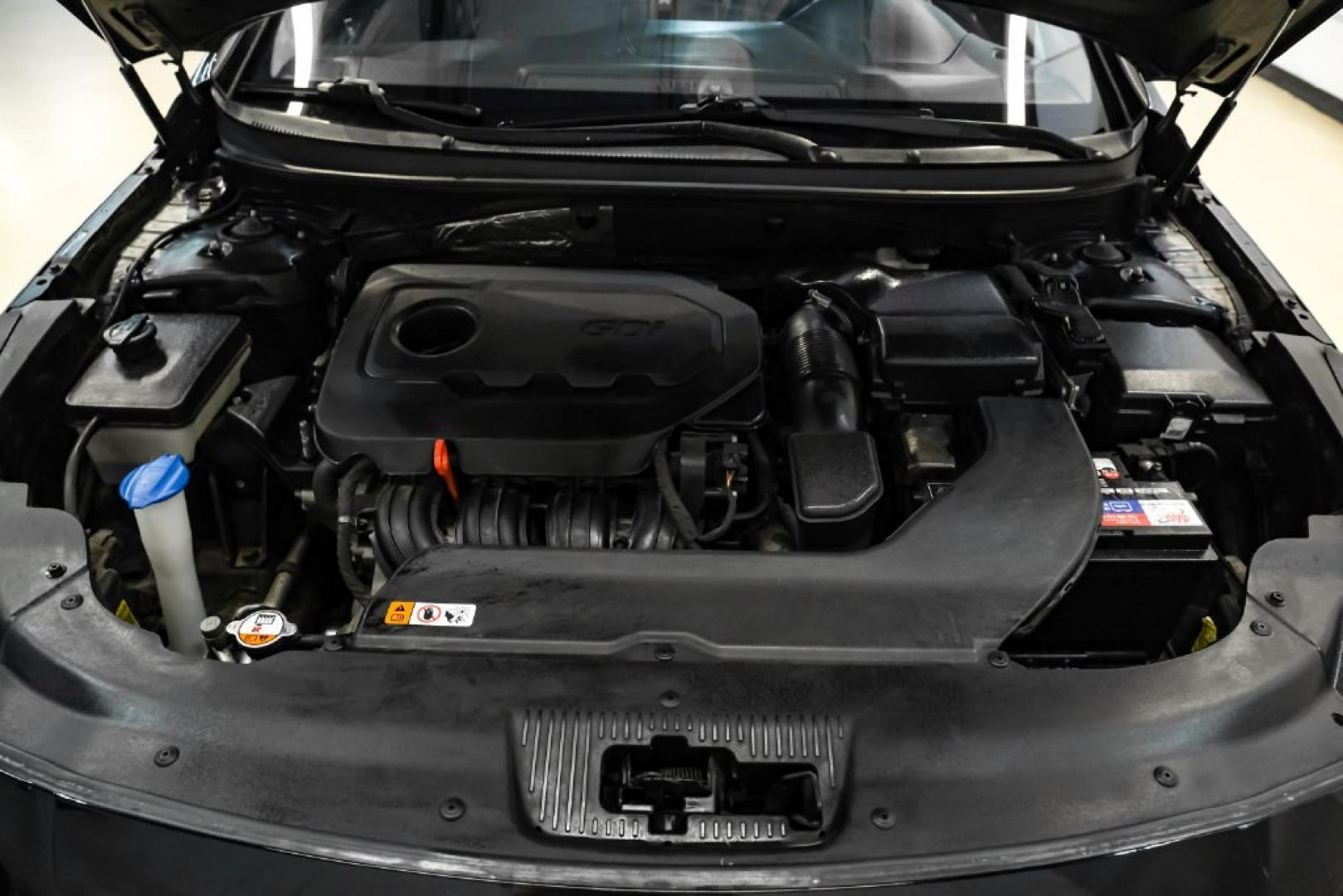 2015 Phantom Black /Gray Hyundai Sonata Limited (5NPE34AF4FH) with an 2.4L I4 DGI DOHC 16V ULEV II 185hp engine, Automatic transmission, located at 15300 Midway Rd., Addison, TX, 75001, (972) 702-0011, 32.958321, -96.838074- Photo#44