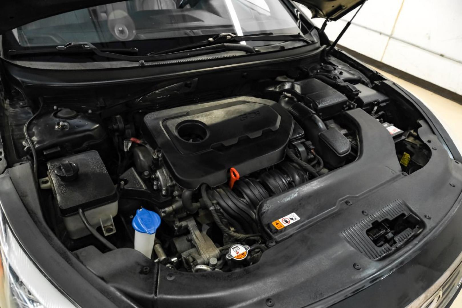 2015 Phantom Black /Gray Hyundai Sonata Limited (5NPE34AF4FH) with an 2.4L I4 DGI DOHC 16V ULEV II 185hp engine, Automatic transmission, located at 15300 Midway Rd., Addison, TX, 75001, (972) 702-0011, 32.958321, -96.838074- Photo#45