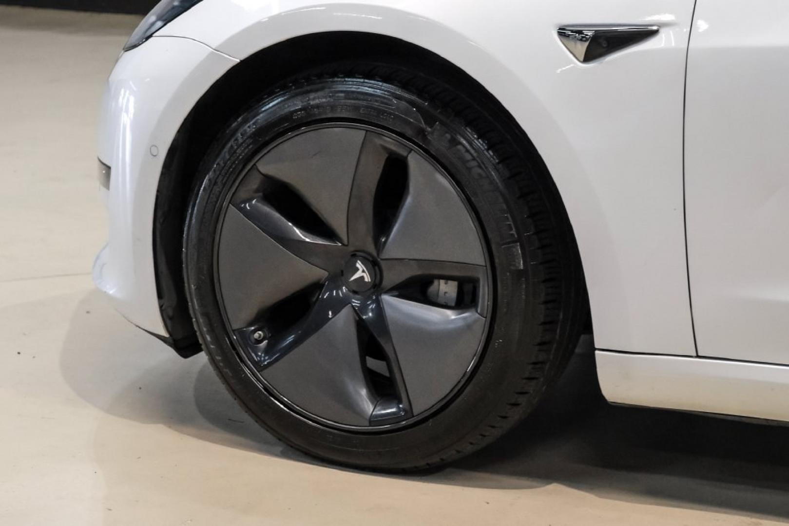 2018 Pearl White Multi-Coat /Black Tesla Model 3 Long Range (5YJ3E1EAXJF) with an Electric Motor engine, Automatic transmission, located at 15300 Midway Rd., Addison, TX, 75001, (972) 702-0011, 32.958321, -96.838074- Photo#45