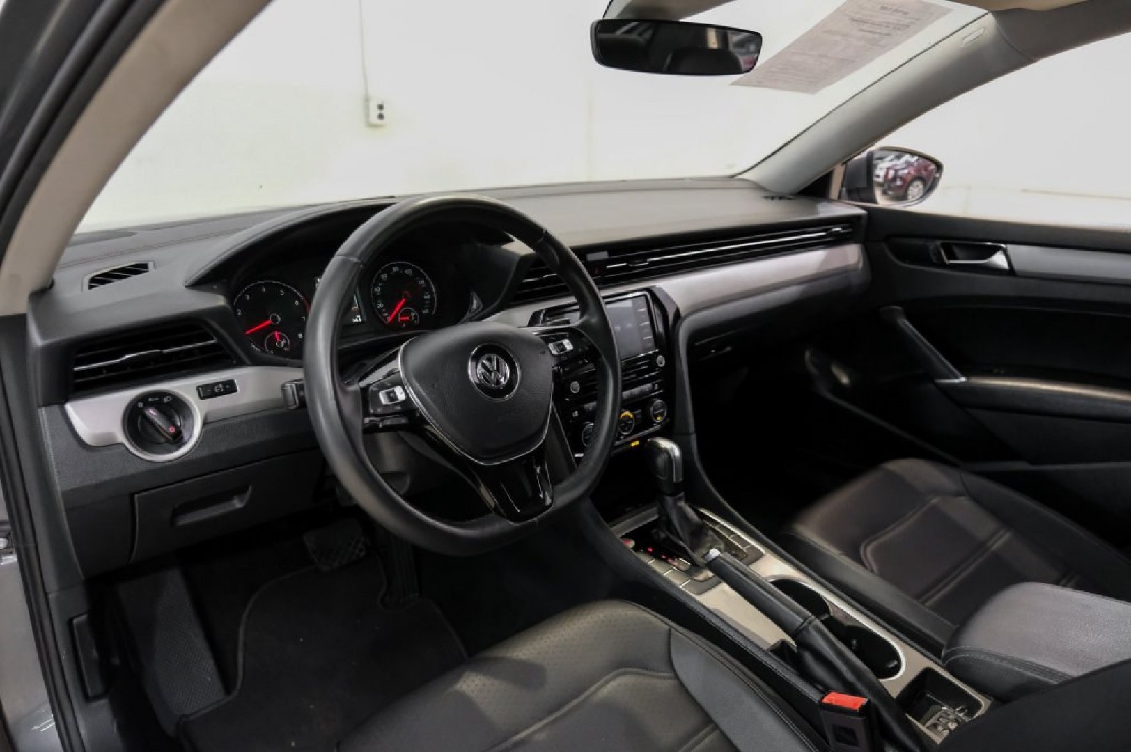 2022 Platinum Gray Metallic /Titan Black Volkswagen Passat 2.0T SE (1VWSA7A30NC) with an 2.0L I4 TSI Turbocharged engine, Automatic transmission, located at 15300 Midway Rd., Addison, TX, 75001, (972) 702-0011, 32.958321, -96.838074- Photo#2
