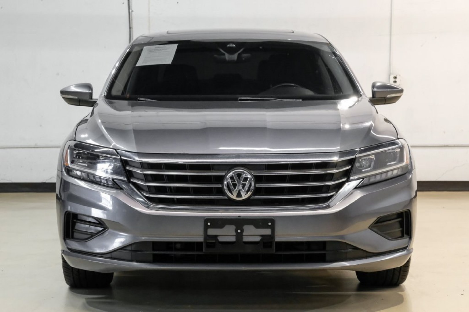 2022 Platinum Gray Metallic /Titan Black Volkswagen Passat 2.0T SE (1VWSA7A30NC) with an 2.0L I4 TSI Turbocharged engine, Automatic transmission, located at 15300 Midway Rd., Addison, TX, 75001, (972) 702-0011, 32.958321, -96.838074- Photo#5