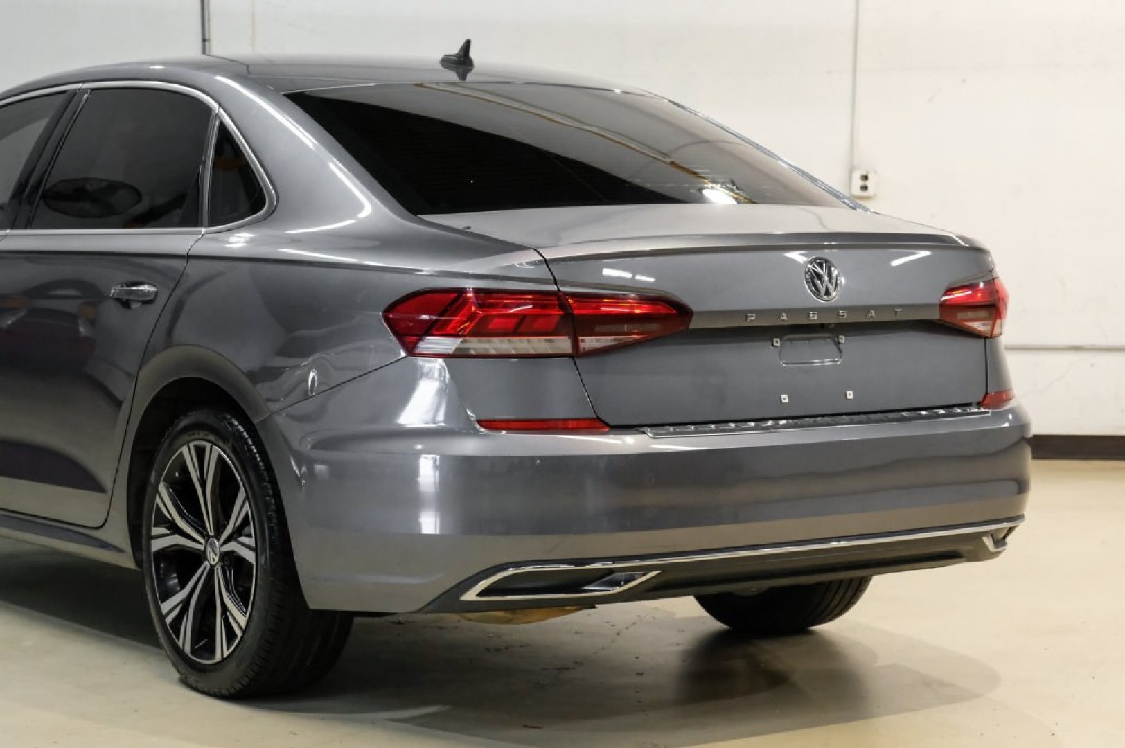 2022 Platinum Gray Metallic /Titan Black Volkswagen Passat 2.0T SE (1VWSA7A30NC) with an 2.0L I4 TSI Turbocharged engine, Automatic transmission, located at 15300 Midway Rd., Addison, TX, 75001, (972) 702-0011, 32.958321, -96.838074- Photo#13