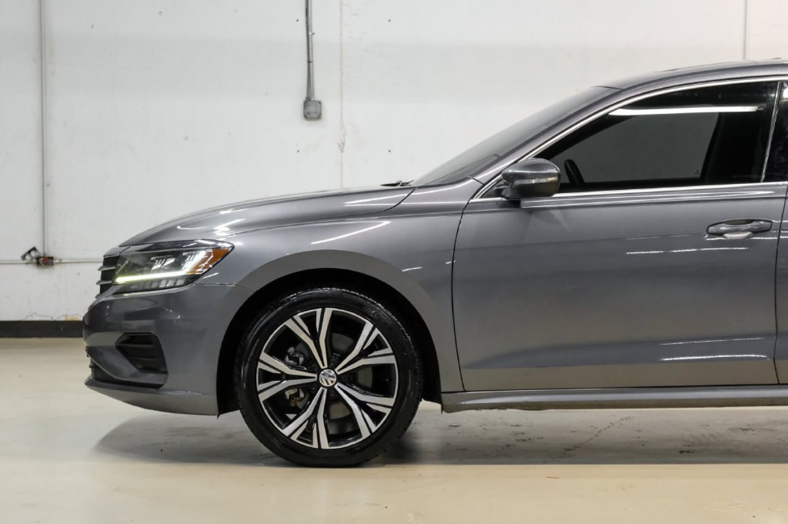 2022 Platinum Gray Metallic /Titan Black Volkswagen Passat 2.0T SE (1VWSA7A30NC) with an 2.0L I4 TSI Turbocharged engine, Automatic transmission, located at 15300 Midway Rd., Addison, TX, 75001, (972) 702-0011, 32.958321, -96.838074- Photo#15