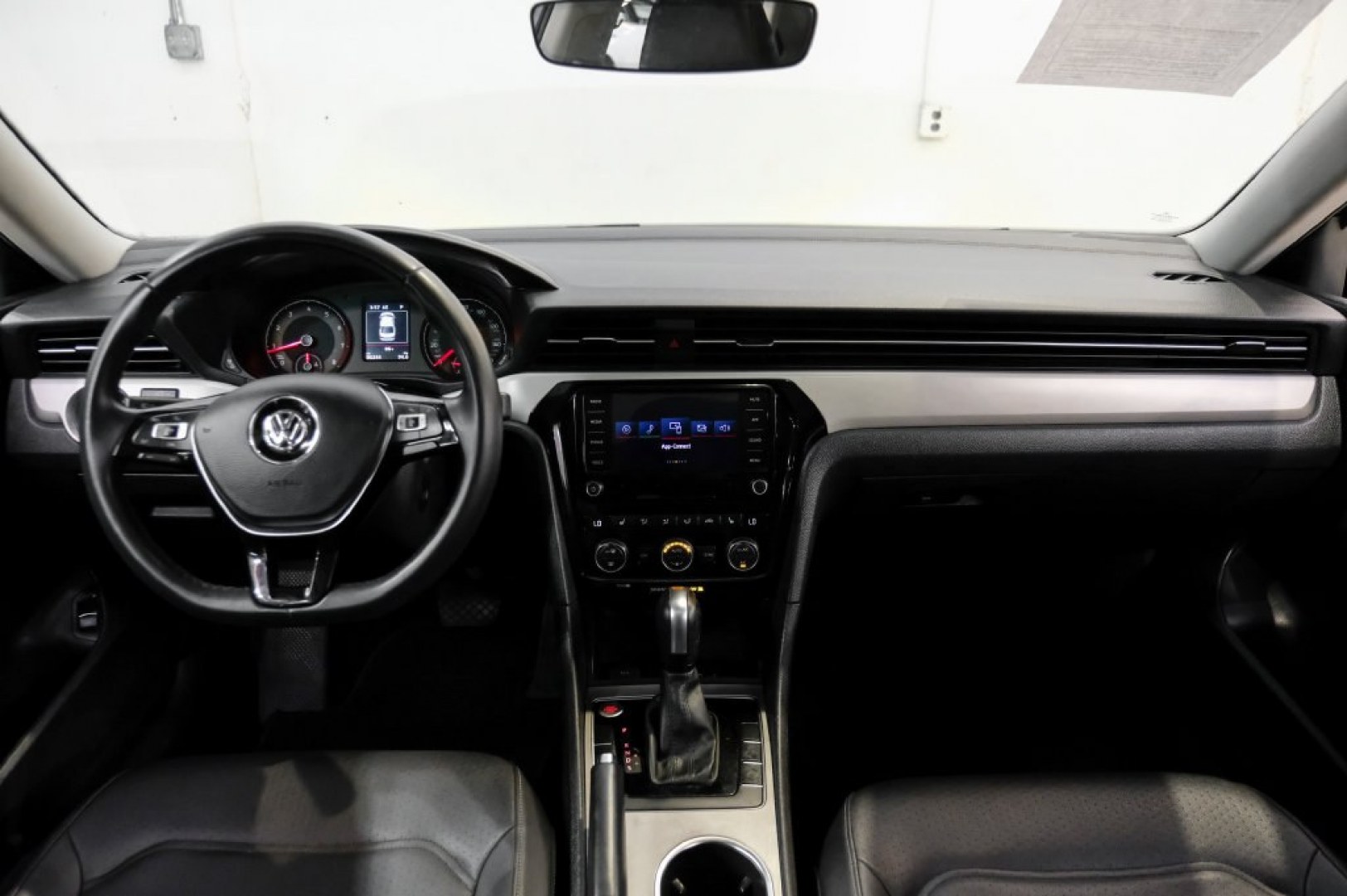 2022 Platinum Gray Metallic /Titan Black Volkswagen Passat 2.0T SE (1VWSA7A30NC) with an 2.0L I4 TSI Turbocharged engine, Automatic transmission, located at 15300 Midway Rd., Addison, TX, 75001, (972) 702-0011, 32.958321, -96.838074- Photo#18