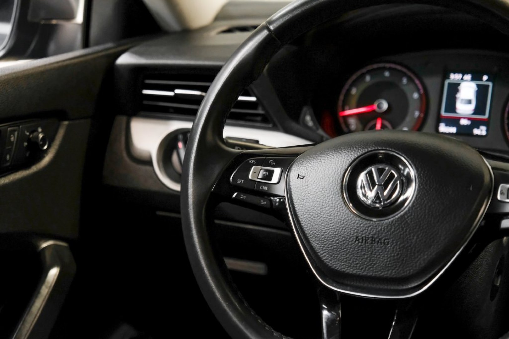 2022 Platinum Gray Metallic /Titan Black Volkswagen Passat 2.0T SE (1VWSA7A30NC) with an 2.0L I4 TSI Turbocharged engine, Automatic transmission, located at 15300 Midway Rd., Addison, TX, 75001, (972) 702-0011, 32.958321, -96.838074- Photo#22