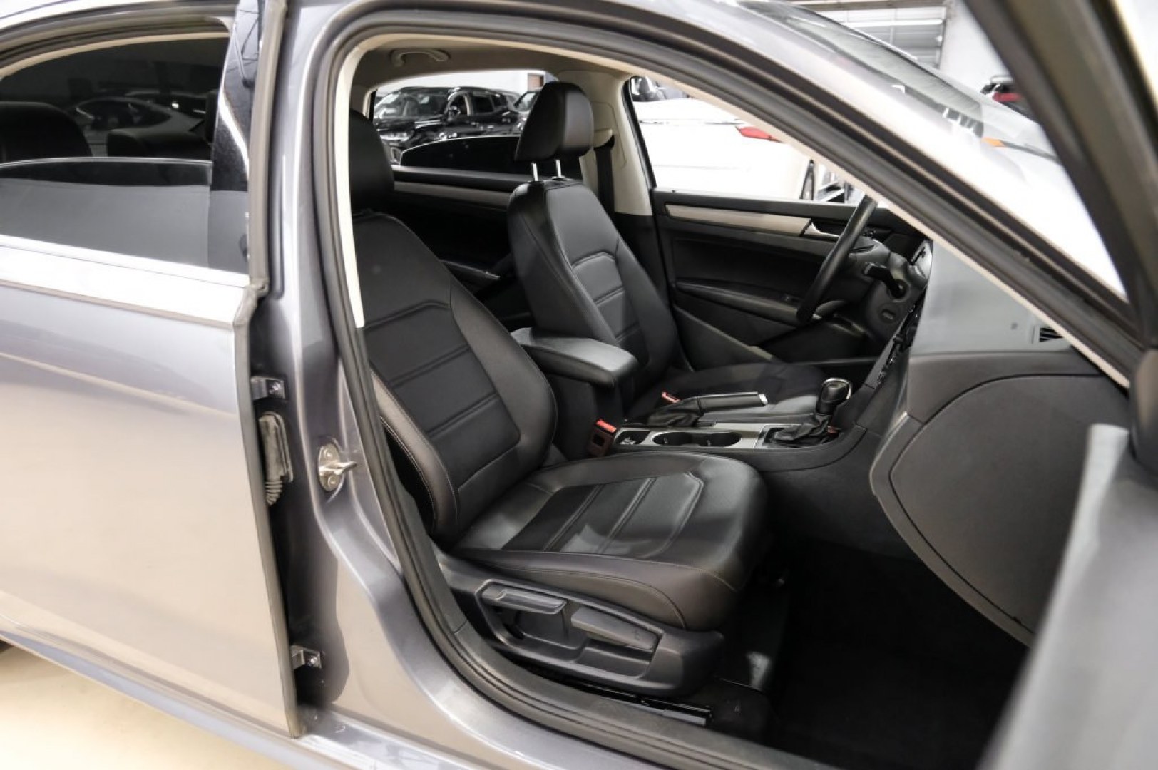2022 Platinum Gray Metallic /Titan Black Volkswagen Passat 2.0T SE (1VWSA7A30NC) with an 2.0L I4 TSI Turbocharged engine, Automatic transmission, located at 15300 Midway Rd., Addison, TX, 75001, (972) 702-0011, 32.958321, -96.838074- Photo#41