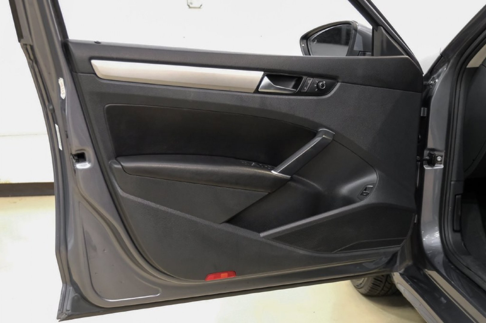 2022 Platinum Gray Metallic /Titan Black Volkswagen Passat 2.0T SE (1VWSA7A30NC) with an 2.0L I4 TSI Turbocharged engine, Automatic transmission, located at 15300 Midway Rd., Addison, TX, 75001, (972) 702-0011, 32.958321, -96.838074- Photo#50