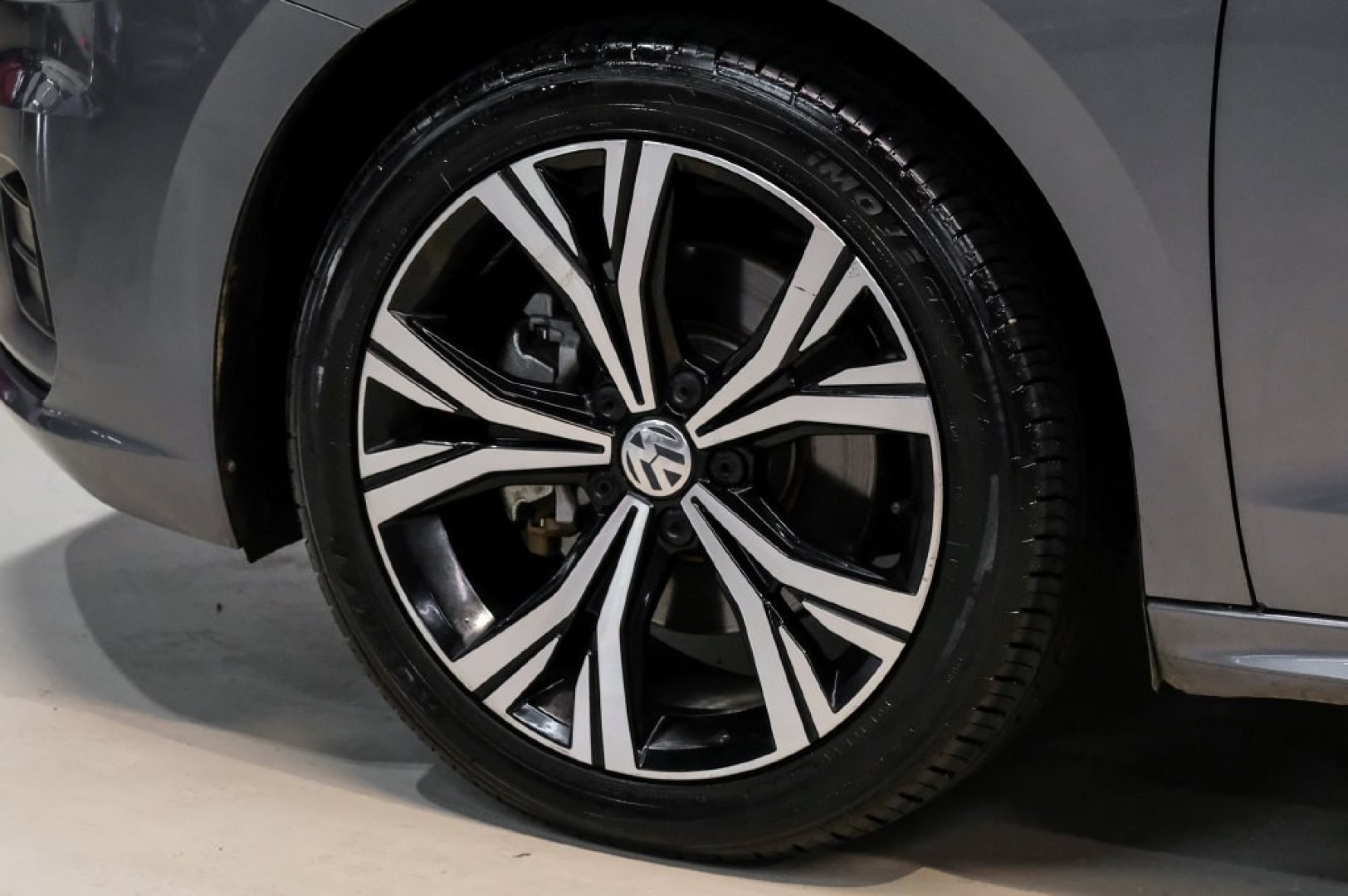 2022 Platinum Gray Metallic /Titan Black Volkswagen Passat 2.0T SE (1VWSA7A30NC) with an 2.0L I4 TSI Turbocharged engine, Automatic transmission, located at 15300 Midway Rd., Addison, TX, 75001, (972) 702-0011, 32.958321, -96.838074- Photo#62