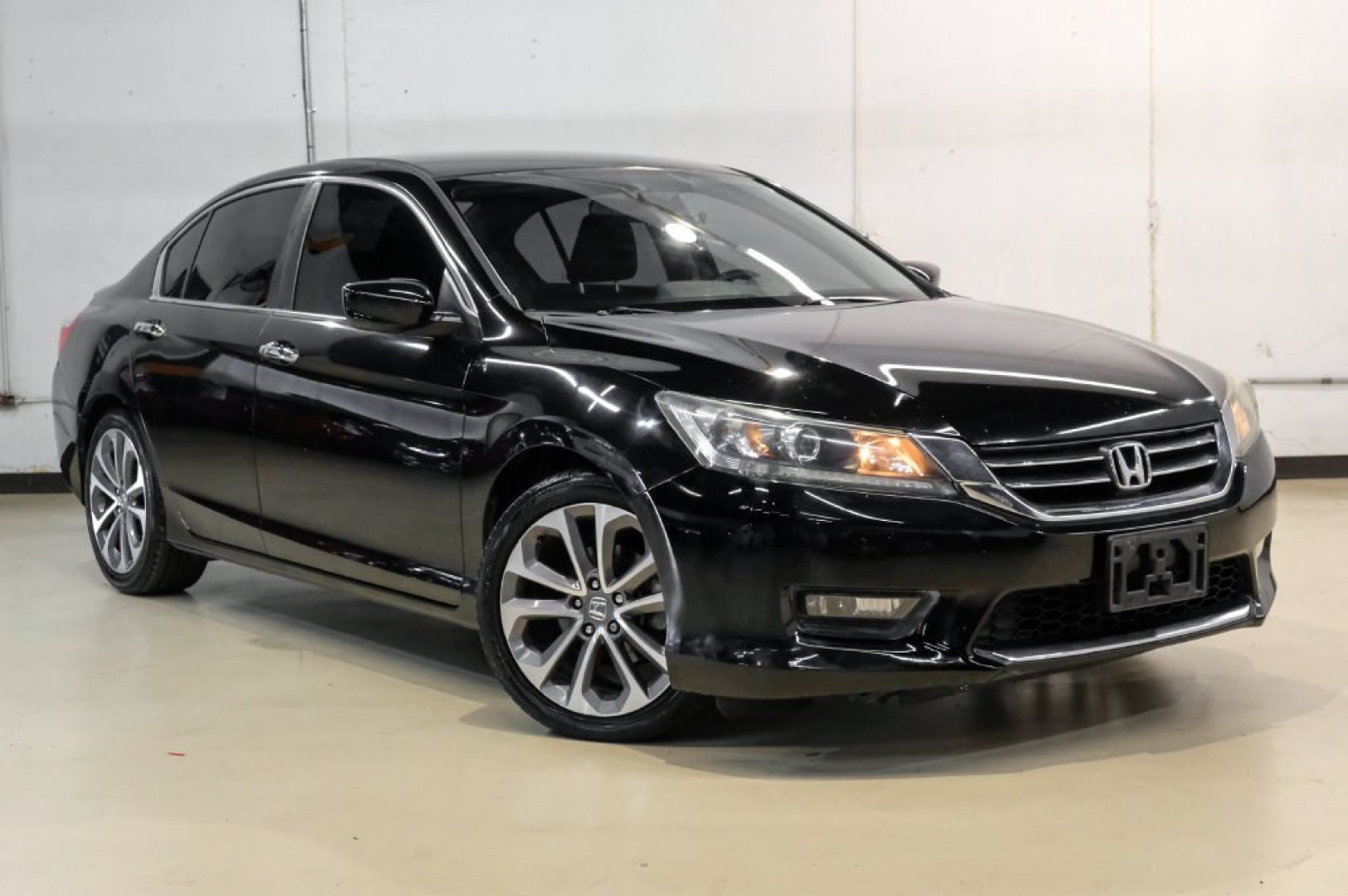 2014 Crystal Black Pearl /Black Honda Accord Sport (1HGCR2F52EA) with an 2.4L I4 DOHC i-VTEC 16V engine, CVT transmission, located at 15300 Midway Rd., Addison, TX, 75001, (972) 702-0011, 32.958321, -96.838074- Photo#5