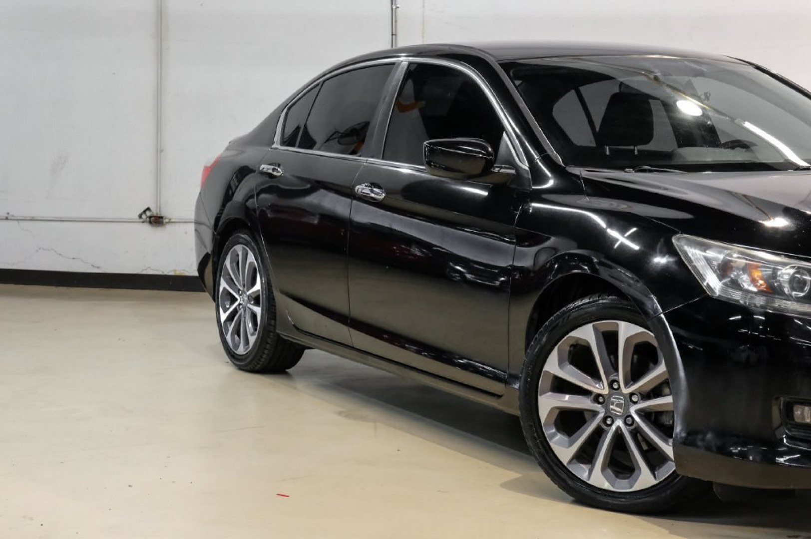 2014 Crystal Black Pearl /Black Honda Accord Sport (1HGCR2F52EA) with an 2.4L I4 DOHC i-VTEC 16V engine, CVT transmission, located at 15300 Midway Rd., Addison, TX, 75001, (972) 702-0011, 32.958321, -96.838074- Photo#6