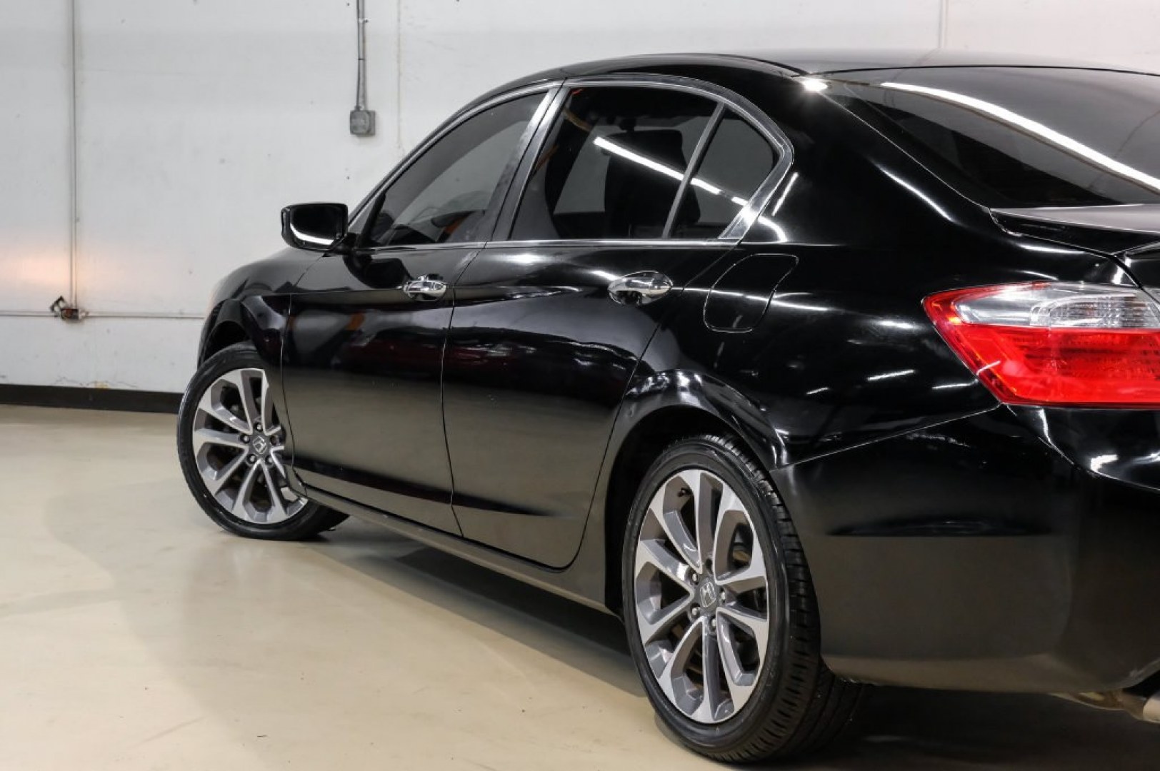 2014 Crystal Black Pearl /Black Honda Accord Sport (1HGCR2F52EA) with an 2.4L I4 DOHC i-VTEC 16V engine, CVT transmission, located at 15300 Midway Rd., Addison, TX, 75001, (972) 702-0011, 32.958321, -96.838074- Photo#11
