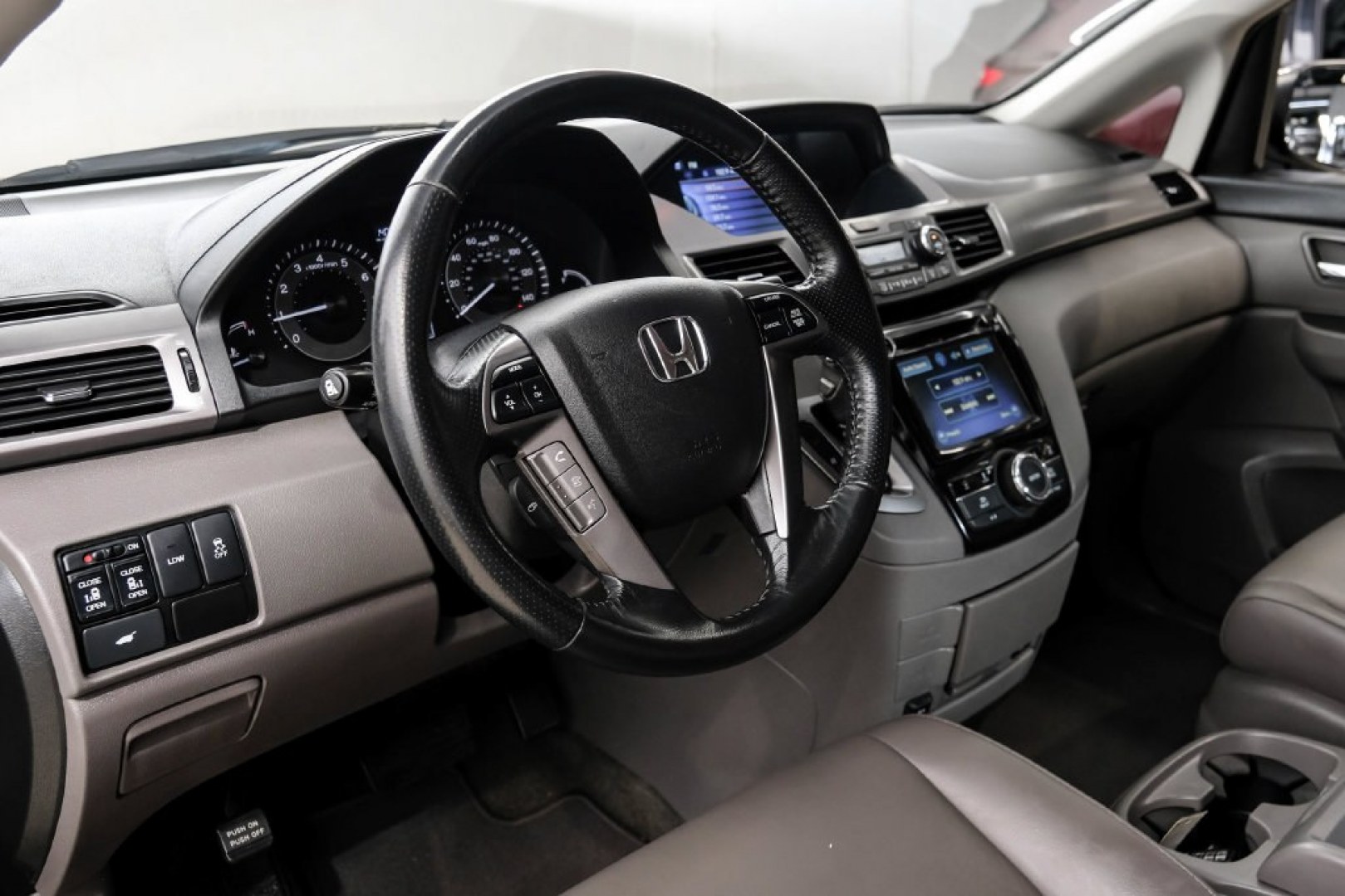 2015 Modern Steel Metallic /Beige Honda Odyssey EX-L (5FNRL5H62FB) with an 3.5L V6 SOHC i-VTEC 24V engine, Automatic transmission, located at 15300 Midway Rd., Addison, TX, 75001, (972) 702-0011, 32.958321, -96.838074- Photo#2