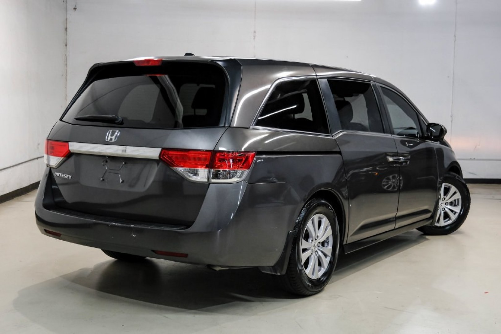 2015 Modern Steel Metallic /Beige Honda Odyssey EX-L (5FNRL5H62FB) with an 3.5L V6 SOHC i-VTEC 24V engine, Automatic transmission, located at 15300 Midway Rd., Addison, TX, 75001, (972) 702-0011, 32.958321, -96.838074- Photo#10