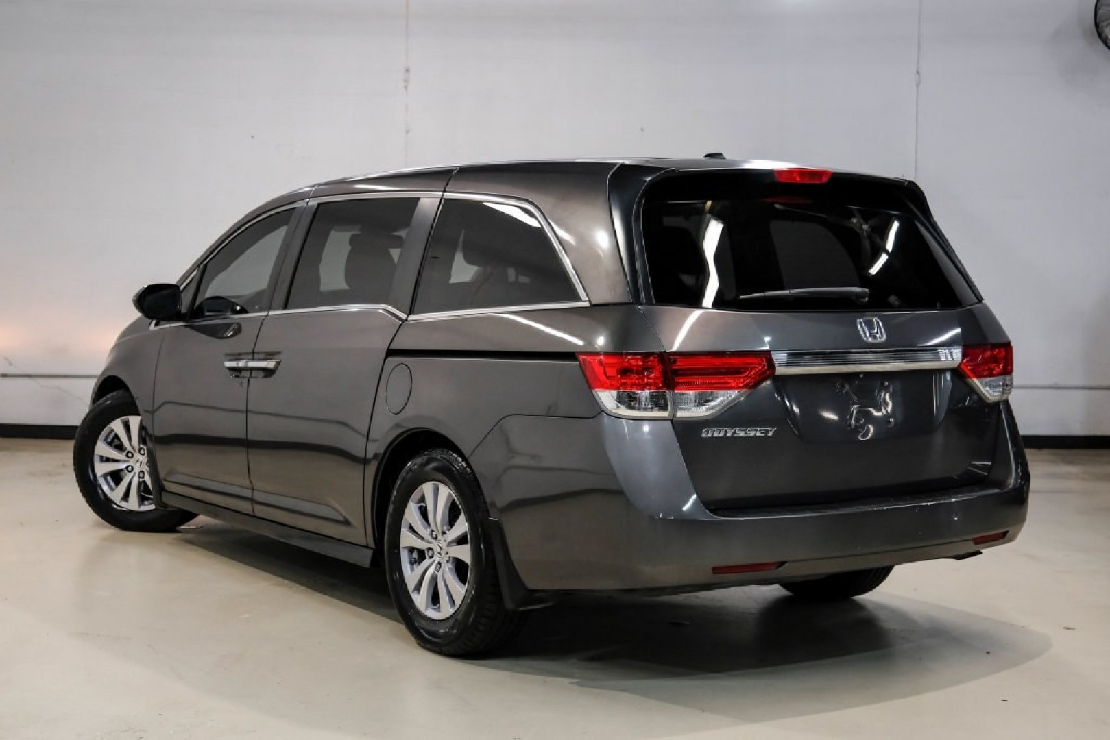2015 Modern Steel Metallic /Beige Honda Odyssey EX-L (5FNRL5H62FB) with an 3.5L V6 SOHC i-VTEC 24V engine, Automatic transmission, located at 15300 Midway Rd., Addison, TX, 75001, (972) 702-0011, 32.958321, -96.838074- Photo#12