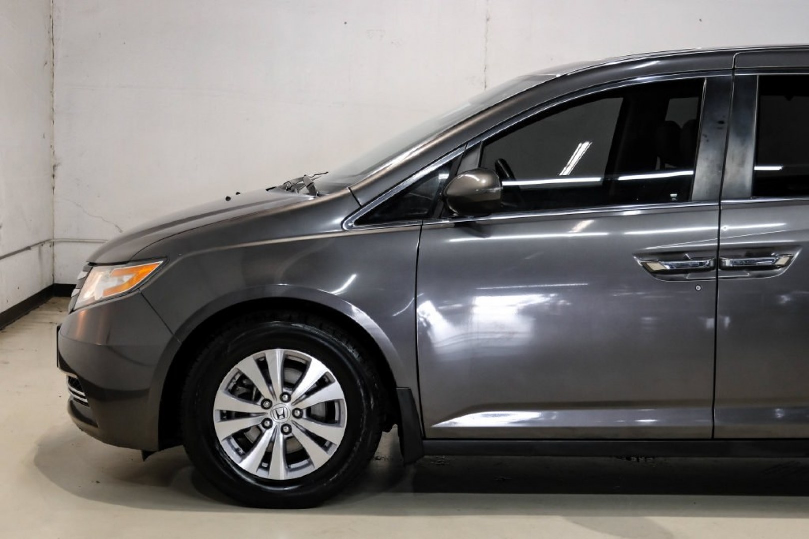 2015 Modern Steel Metallic /Beige Honda Odyssey EX-L (5FNRL5H62FB) with an 3.5L V6 SOHC i-VTEC 24V engine, Automatic transmission, located at 15300 Midway Rd., Addison, TX, 75001, (972) 702-0011, 32.958321, -96.838074- Photo#14