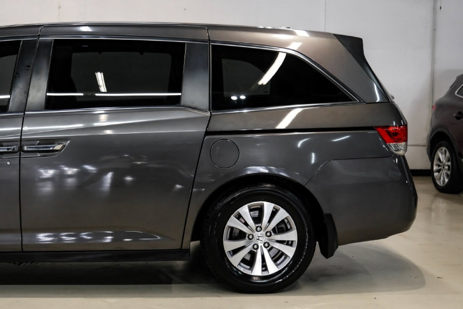 2015 Modern Steel Metallic /Beige Honda Odyssey EX-L (5FNRL5H62FB) with an 3.5L V6 SOHC i-VTEC 24V engine, Automatic transmission, located at 15300 Midway Rd., Addison, TX, 75001, (972) 702-0011, 32.958321, -96.838074- Photo#15