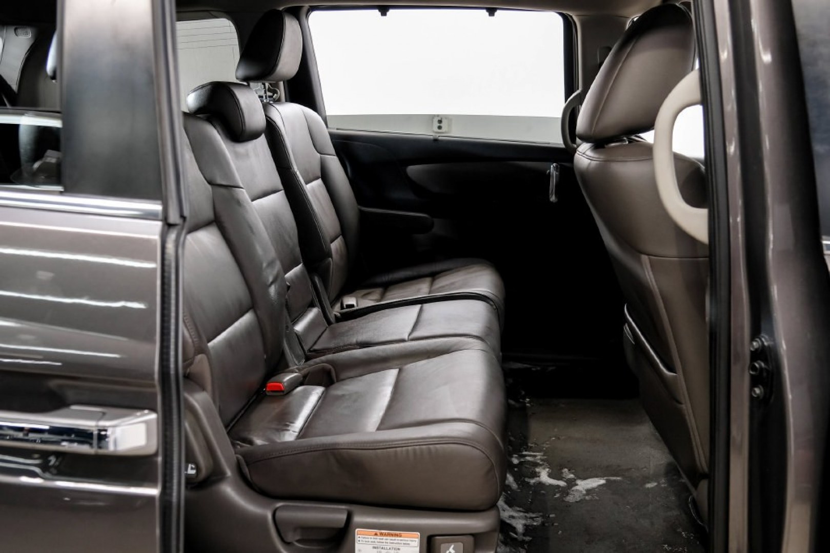 2015 Modern Steel Metallic /Beige Honda Odyssey EX-L (5FNRL5H62FB) with an 3.5L V6 SOHC i-VTEC 24V engine, Automatic transmission, located at 15300 Midway Rd., Addison, TX, 75001, (972) 702-0011, 32.958321, -96.838074- Photo#43