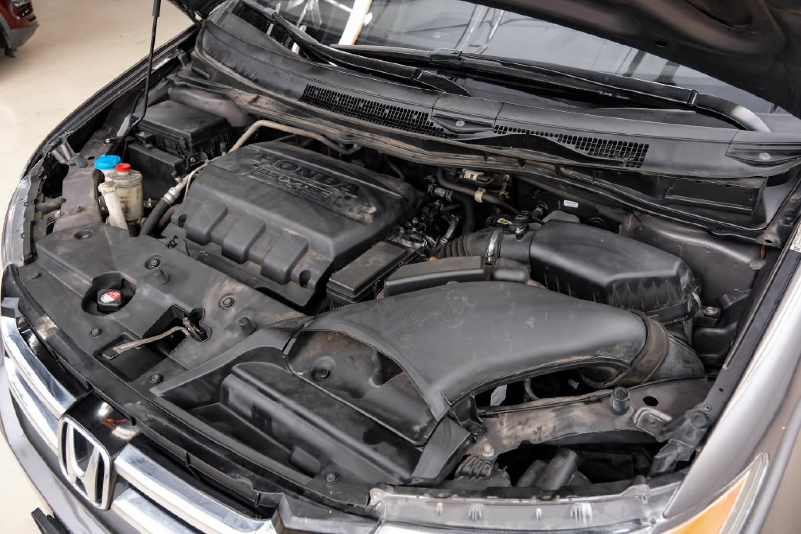 2015 Modern Steel Metallic /Beige Honda Odyssey EX-L (5FNRL5H62FB) with an 3.5L V6 SOHC i-VTEC 24V engine, Automatic transmission, located at 15300 Midway Rd., Addison, TX, 75001, (972) 702-0011, 32.958321, -96.838074- Photo#55