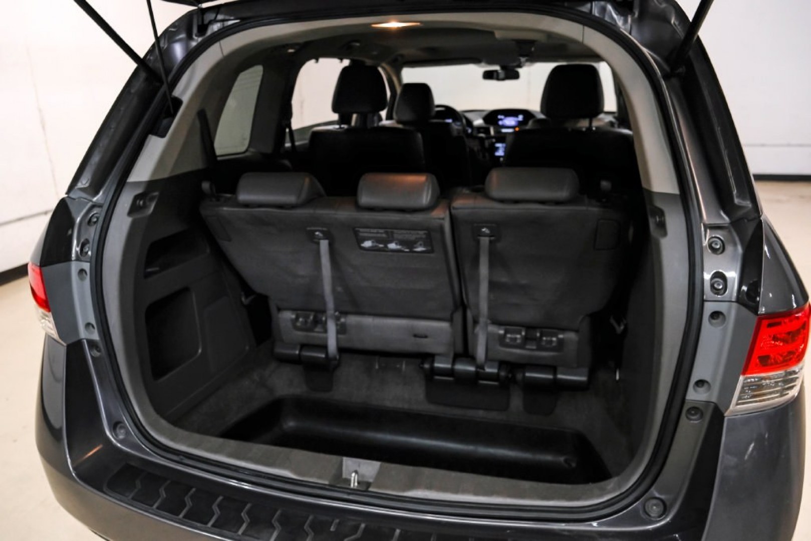 2015 Modern Steel Metallic /Beige Honda Odyssey EX-L (5FNRL5H62FB) with an 3.5L V6 SOHC i-VTEC 24V engine, Automatic transmission, located at 15300 Midway Rd., Addison, TX, 75001, (972) 702-0011, 32.958321, -96.838074- Photo#58