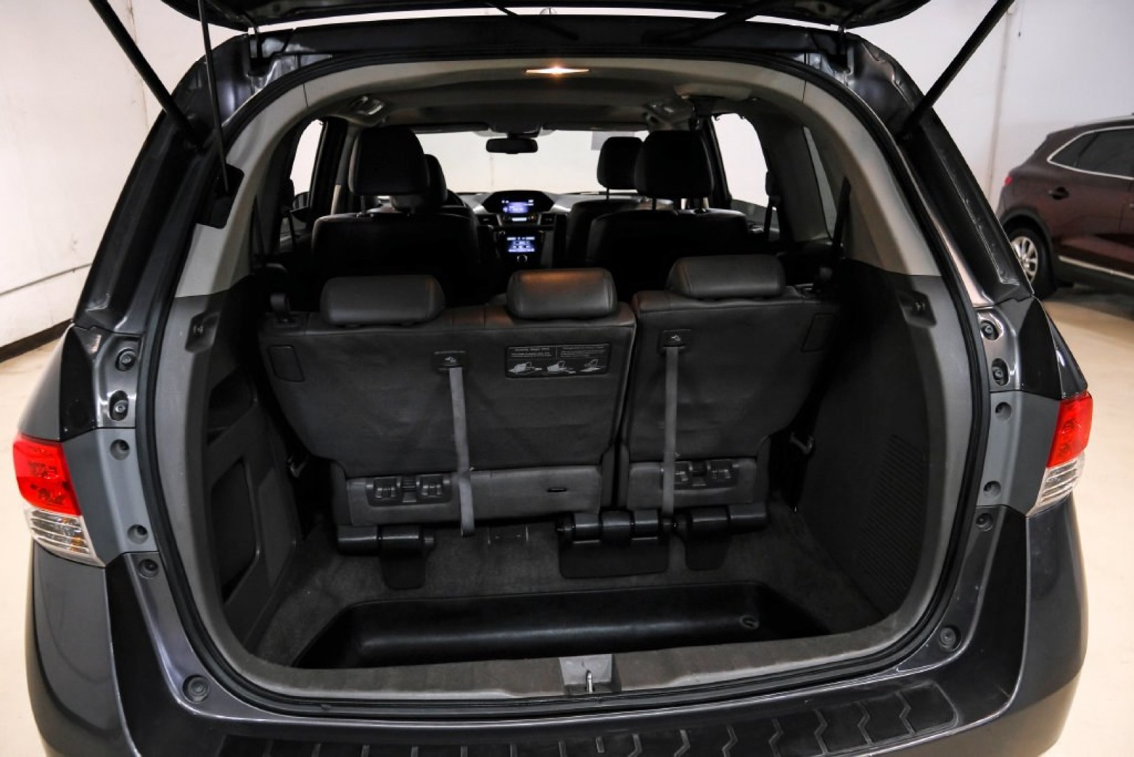 2015 Modern Steel Metallic /Beige Honda Odyssey EX-L (5FNRL5H62FB) with an 3.5L V6 SOHC i-VTEC 24V engine, Automatic transmission, located at 15300 Midway Rd., Addison, TX, 75001, (972) 702-0011, 32.958321, -96.838074- Photo#59
