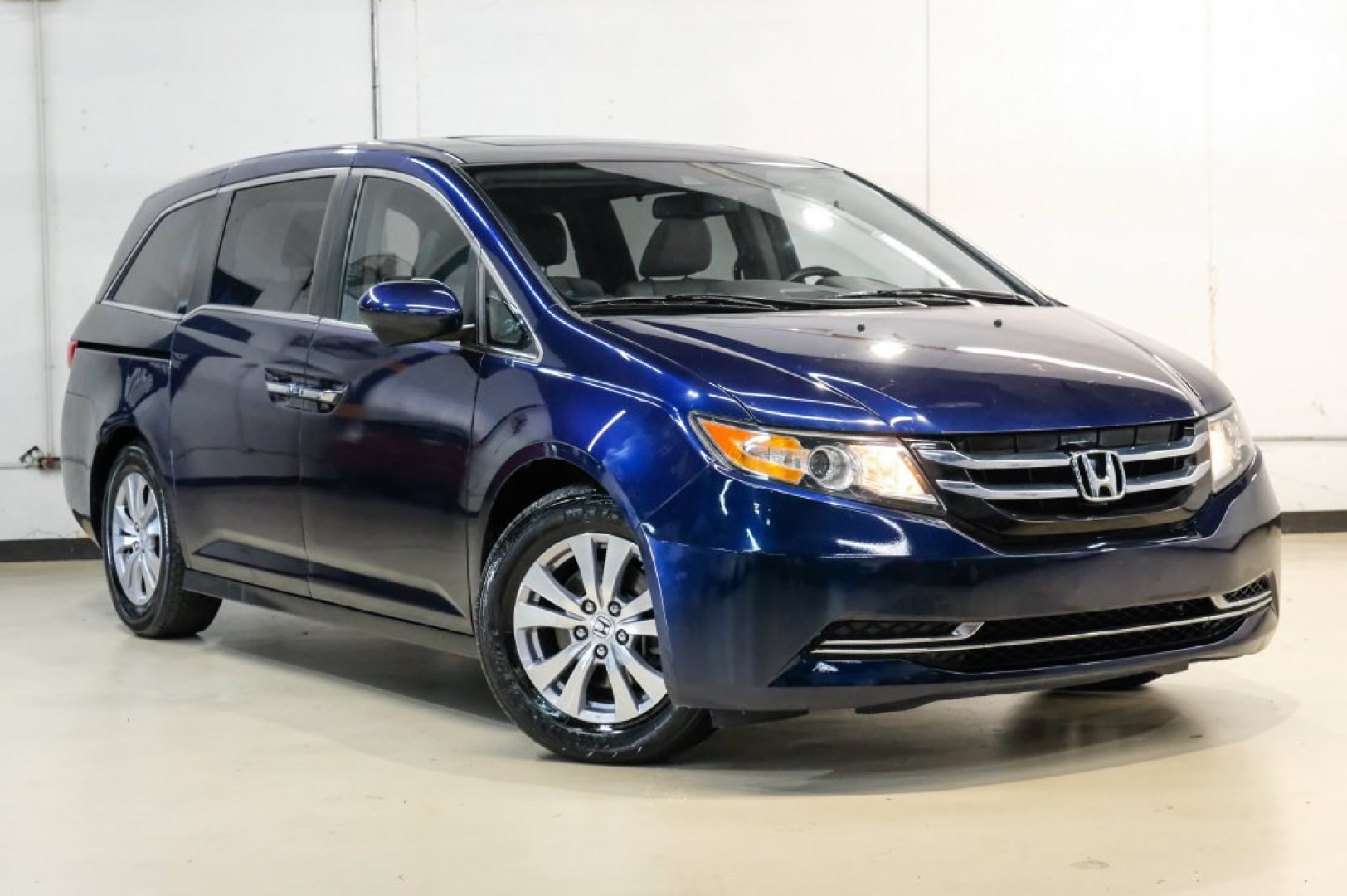 2016 Obsidian Blue Pearl /Gray Honda Odyssey EX-L (5FNRL5H60GB) with an 3.5L V6 SOHC i-VTEC 24V engine, Automatic transmission, located at 15300 Midway Rd., Addison, TX, 75001, (972) 702-0011, 32.958321, -96.838074- Photo#6