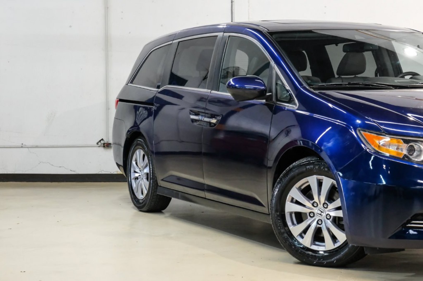 2016 Obsidian Blue Pearl /Gray Honda Odyssey EX-L (5FNRL5H60GB) with an 3.5L V6 SOHC i-VTEC 24V engine, Automatic transmission, located at 15300 Midway Rd., Addison, TX, 75001, (972) 702-0011, 32.958321, -96.838074- Photo#7