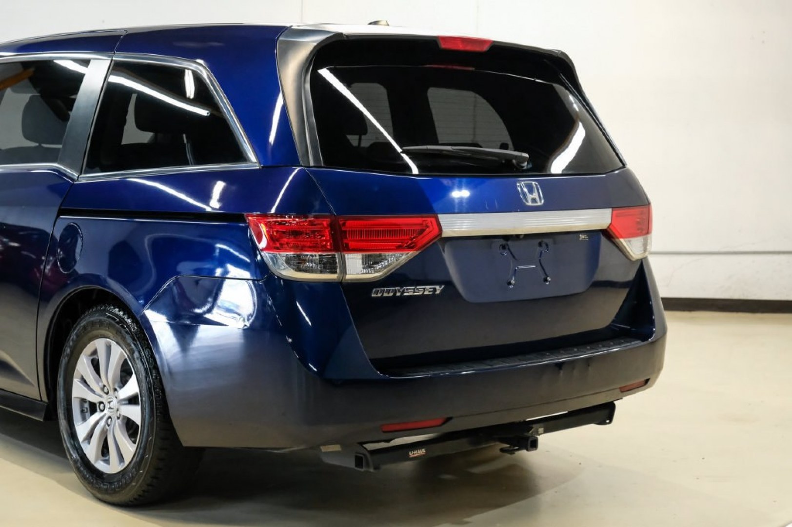 2016 Obsidian Blue Pearl /Gray Honda Odyssey EX-L (5FNRL5H60GB) with an 3.5L V6 SOHC i-VTEC 24V engine, Automatic transmission, located at 15300 Midway Rd., Addison, TX, 75001, (972) 702-0011, 32.958321, -96.838074- Photo#14