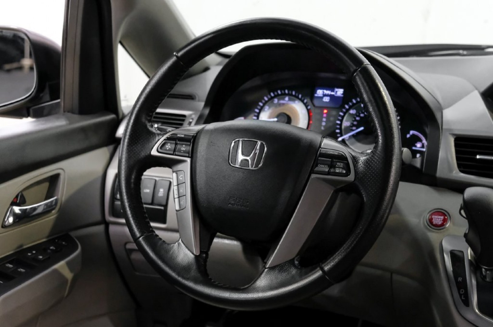 2016 Obsidian Blue Pearl /Gray Honda Odyssey EX-L (5FNRL5H60GB) with an 3.5L V6 SOHC i-VTEC 24V engine, Automatic transmission, located at 15300 Midway Rd., Addison, TX, 75001, (972) 702-0011, 32.958321, -96.838074- Photo#21