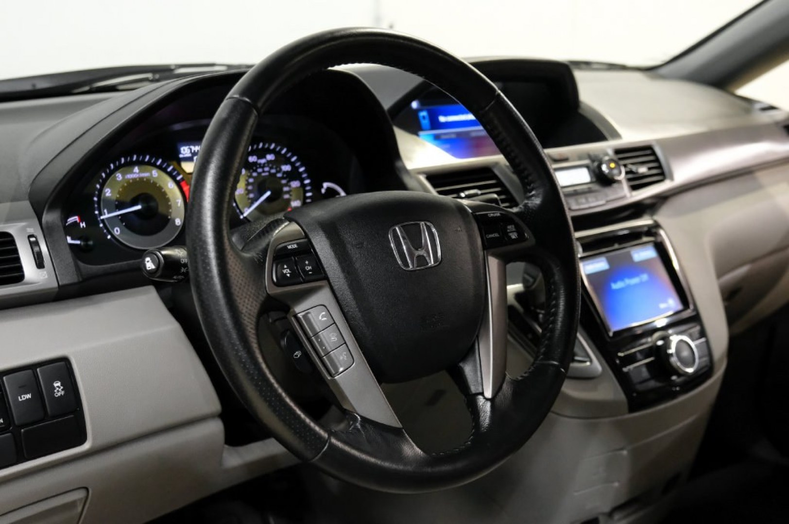 2016 Obsidian Blue Pearl /Gray Honda Odyssey EX-L (5FNRL5H60GB) with an 3.5L V6 SOHC i-VTEC 24V engine, Automatic transmission, located at 15300 Midway Rd., Addison, TX, 75001, (972) 702-0011, 32.958321, -96.838074- Photo#22