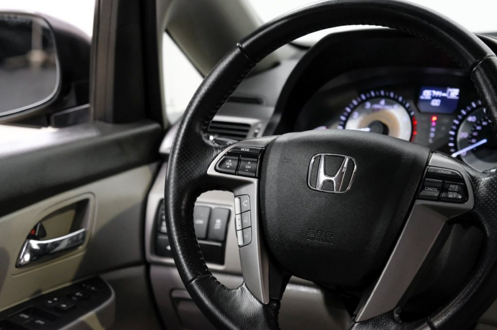 2016 Obsidian Blue Pearl /Gray Honda Odyssey EX-L (5FNRL5H60GB) with an 3.5L V6 SOHC i-VTEC 24V engine, Automatic transmission, located at 15300 Midway Rd., Addison, TX, 75001, (972) 702-0011, 32.958321, -96.838074- Photo#23