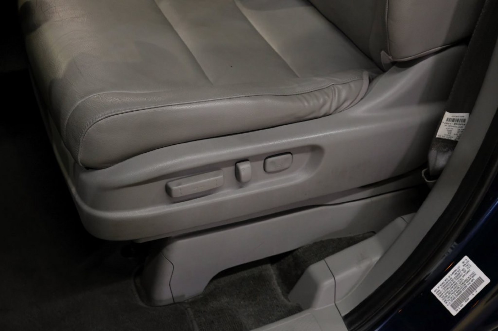 2016 Obsidian Blue Pearl /Gray Honda Odyssey EX-L (5FNRL5H60GB) with an 3.5L V6 SOHC i-VTEC 24V engine, Automatic transmission, located at 15300 Midway Rd., Addison, TX, 75001, (972) 702-0011, 32.958321, -96.838074- Photo#38