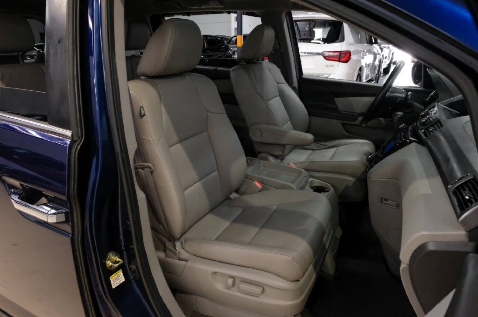 2016 Obsidian Blue Pearl /Gray Honda Odyssey EX-L (5FNRL5H60GB) with an 3.5L V6 SOHC i-VTEC 24V engine, Automatic transmission, located at 15300 Midway Rd., Addison, TX, 75001, (972) 702-0011, 32.958321, -96.838074- Photo#39
